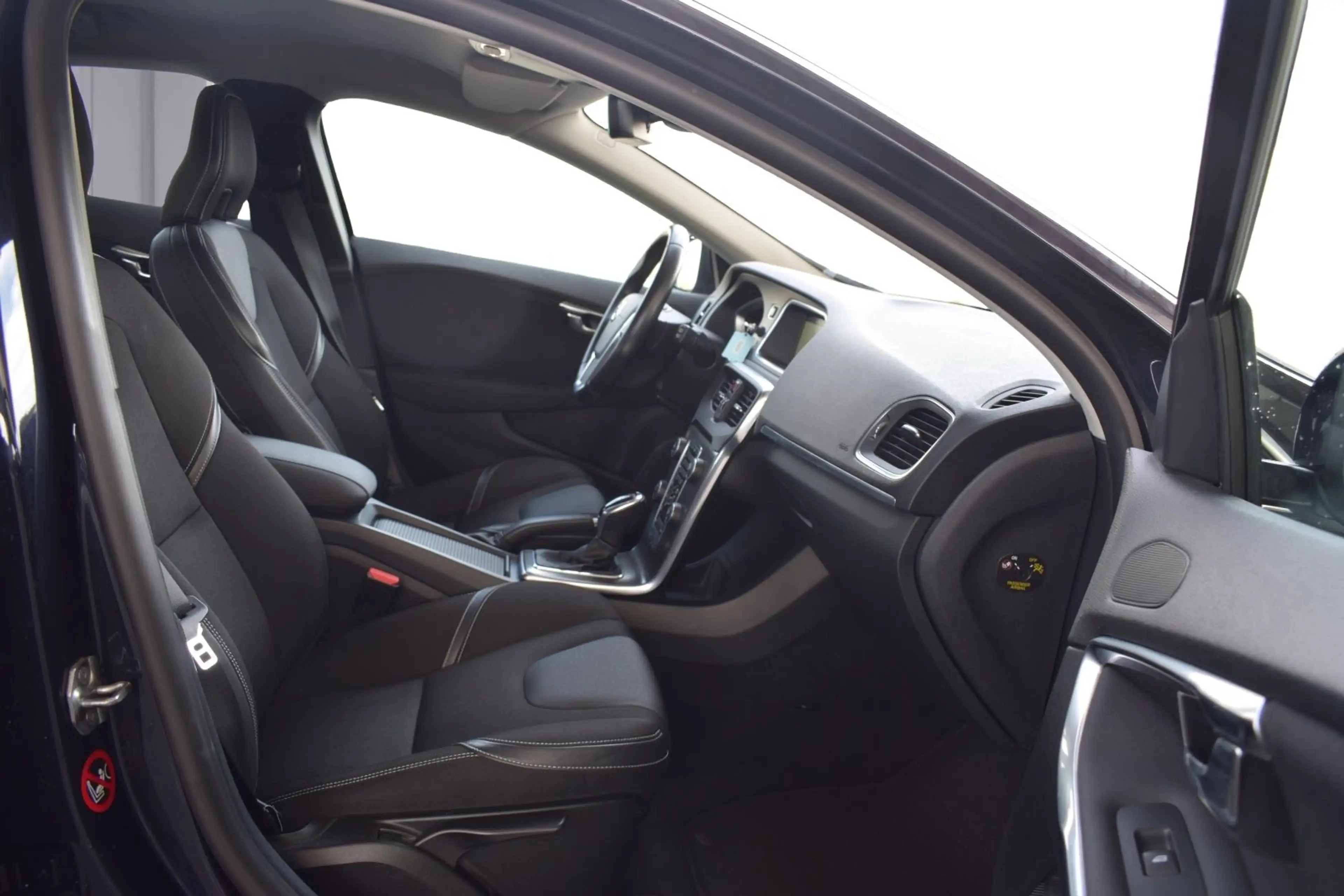 Volvo V40 D4/DIGI/NAVI/PDC/AUTOMATIK/ANGEBOT 2,49% — photo 7