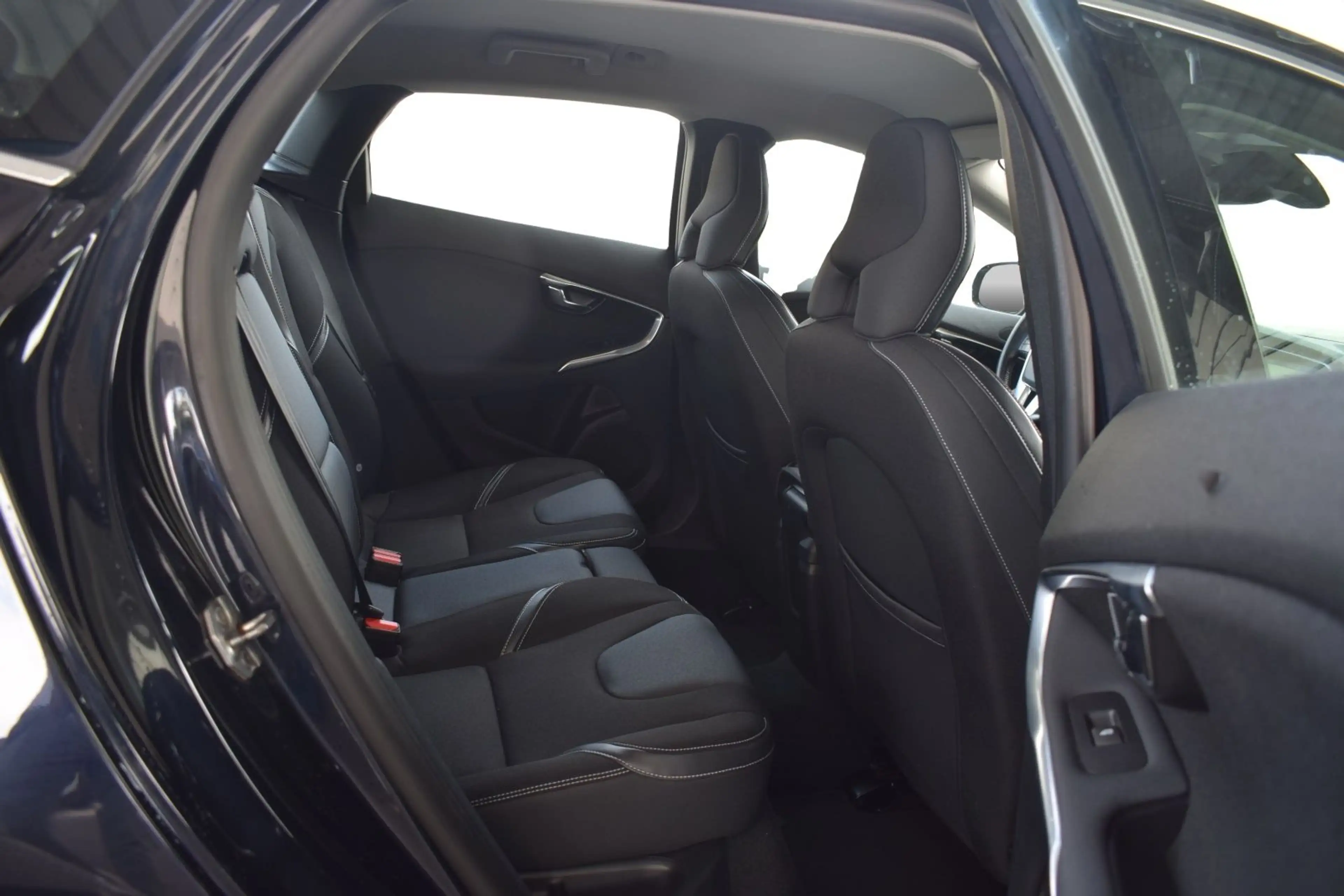 Volvo V40 D4/DIGI/NAVI/PDC/AUTOMATIK/ANGEBOT 2,49% — photo 8