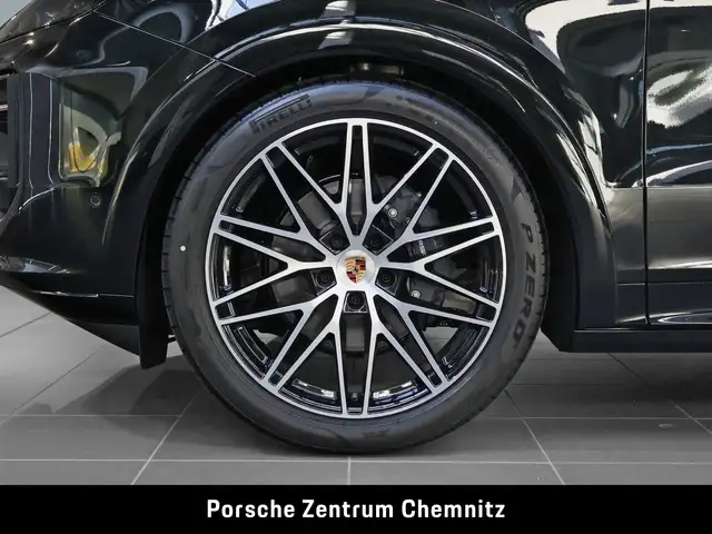 Porsche Cayenne view 6