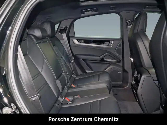 Porsche Cayenne view 8