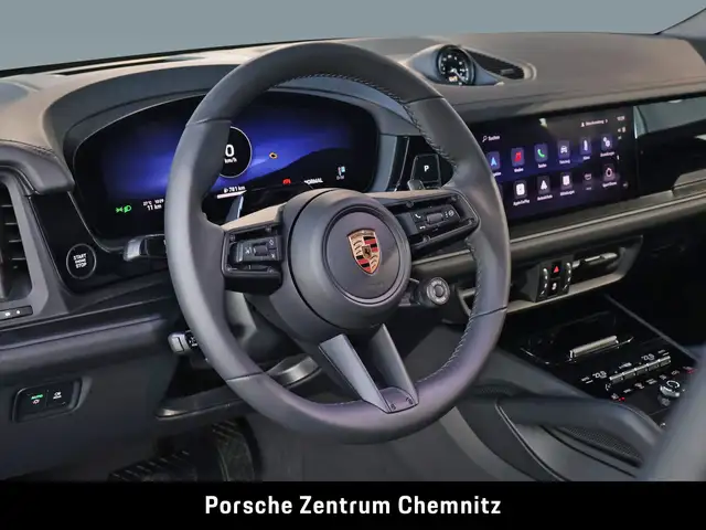 Porsche Cayenne view 11