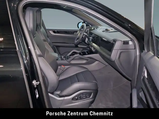 Porsche Cayenne view 13