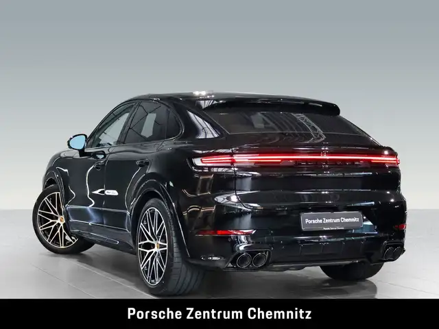 Porsche Cayenne view 3