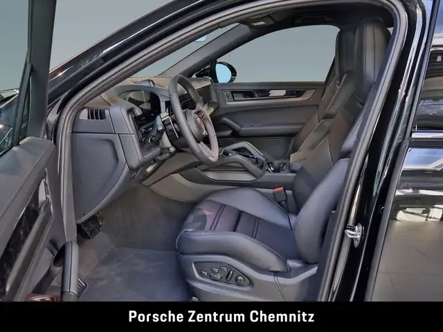 Porsche Cayenne view 12