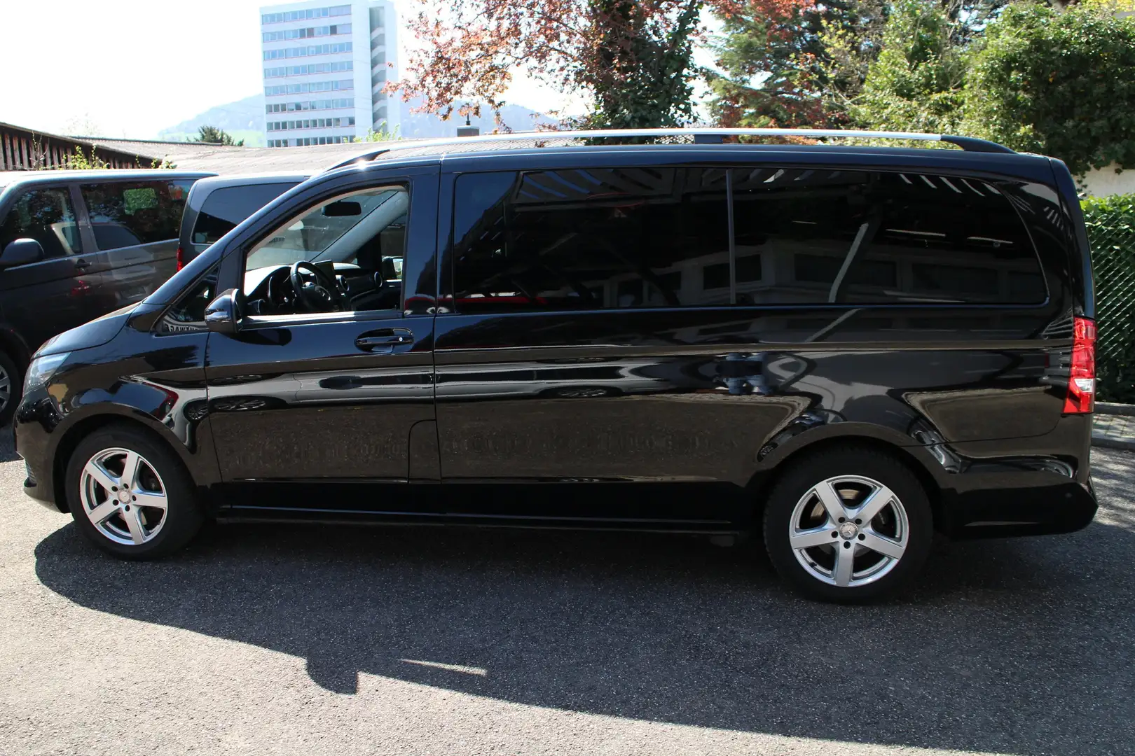 Mercedes-Benz V 220 BlueTEC d lang 7G-A/Edition/6Sitz-Bank/Nav/PDC/SHZ Negro - 2