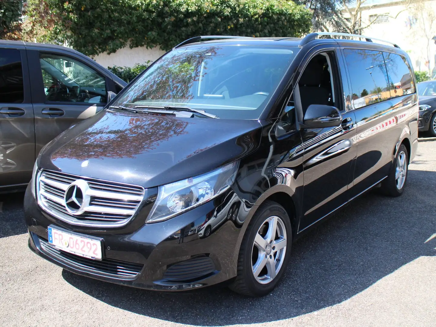 Mercedes-Benz V 220 BlueTEC d lang 7G-A/Edition/6Sitz-Bank/Nav/PDC/SHZ Negro - 1