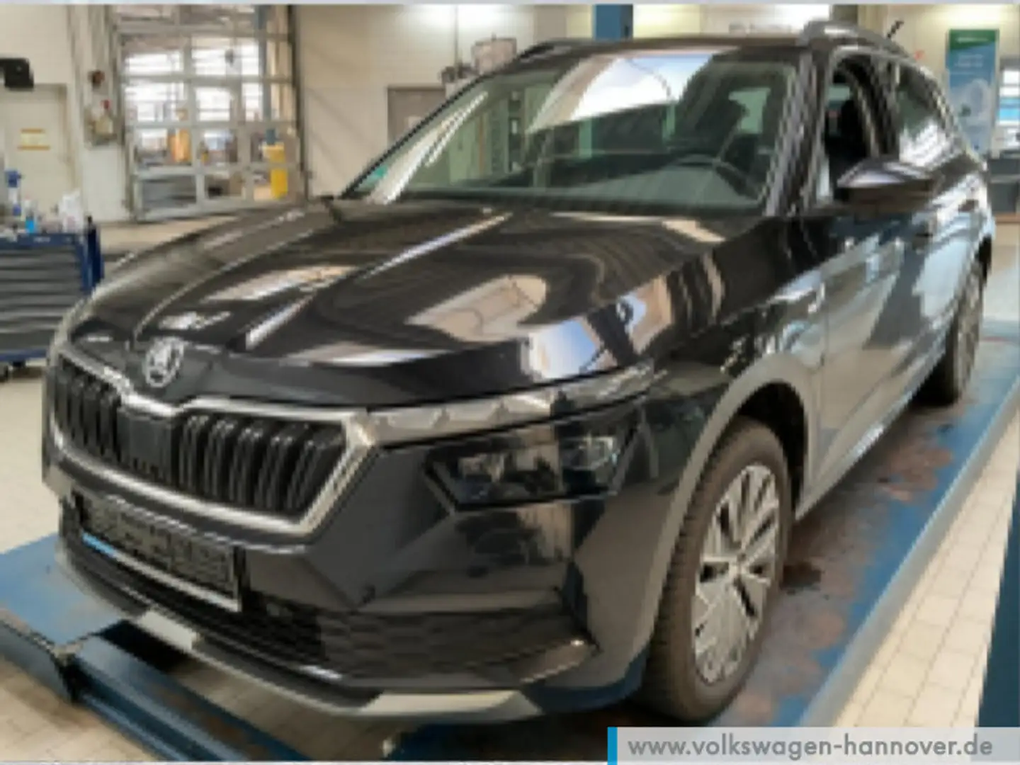 Skoda Kamiq 1.5 TSI Tour AHK PDC SHZ Schwarz - 1