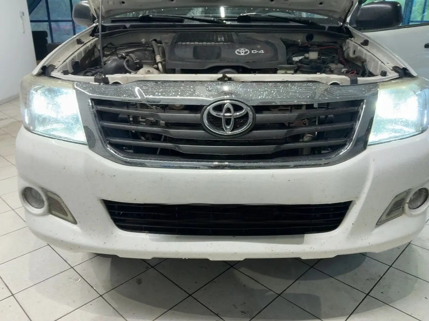 Toyota Hilux Hilux 2.5 double cab DLX 140cv my11 Білий - 2