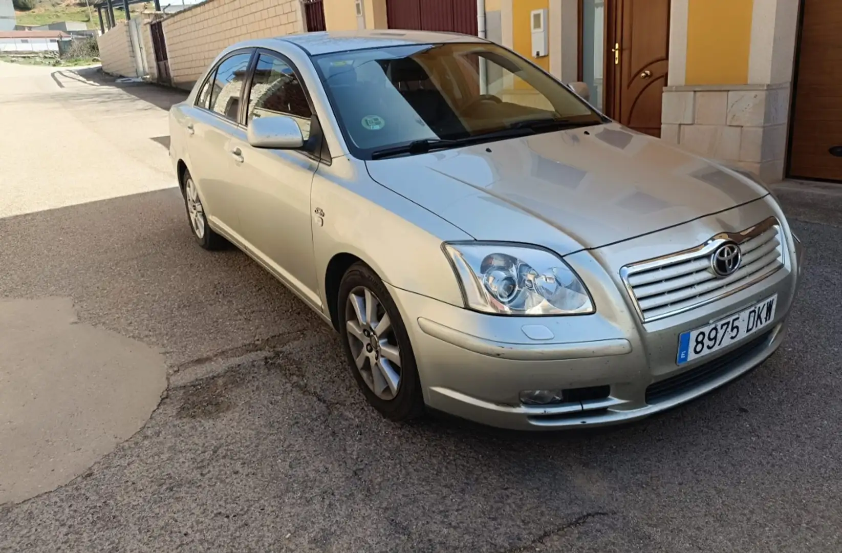 Toyota Avensis 2.0D-4D Sol Plateado - 1