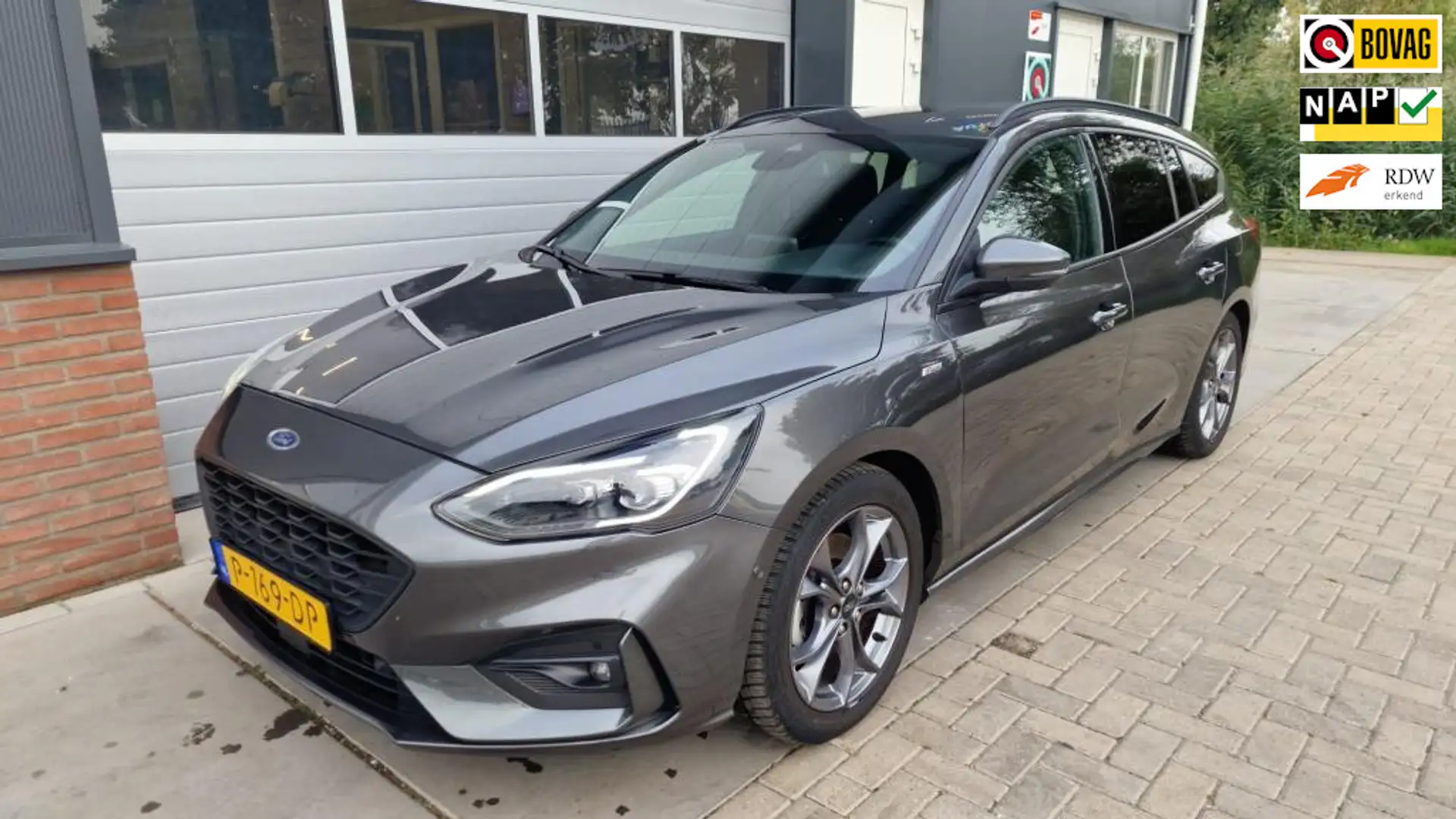 Ford Focus Wagon 1.0 EcoBoost Hybrid Titanium Vignale | 12 Mn Grijs - 1
