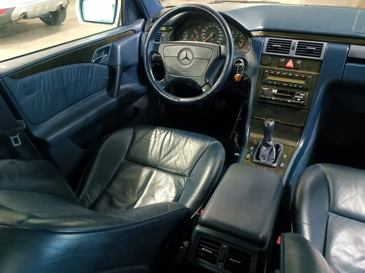 Mercedes-Benz E 200 Avantgarde 30 ANNI €25 bollo, 160€ assicurazione, foto 3