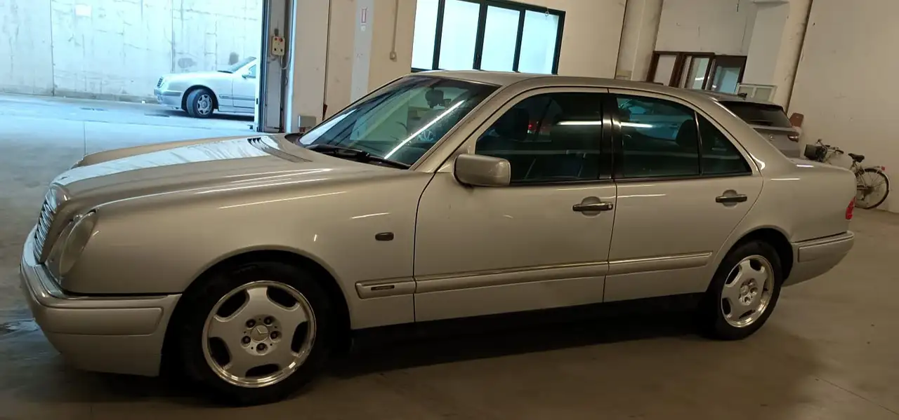 Mercedes-Benz E 200 Avantgarde 30 ANNI €25 bollo, 160€ assicurazione, foto 11