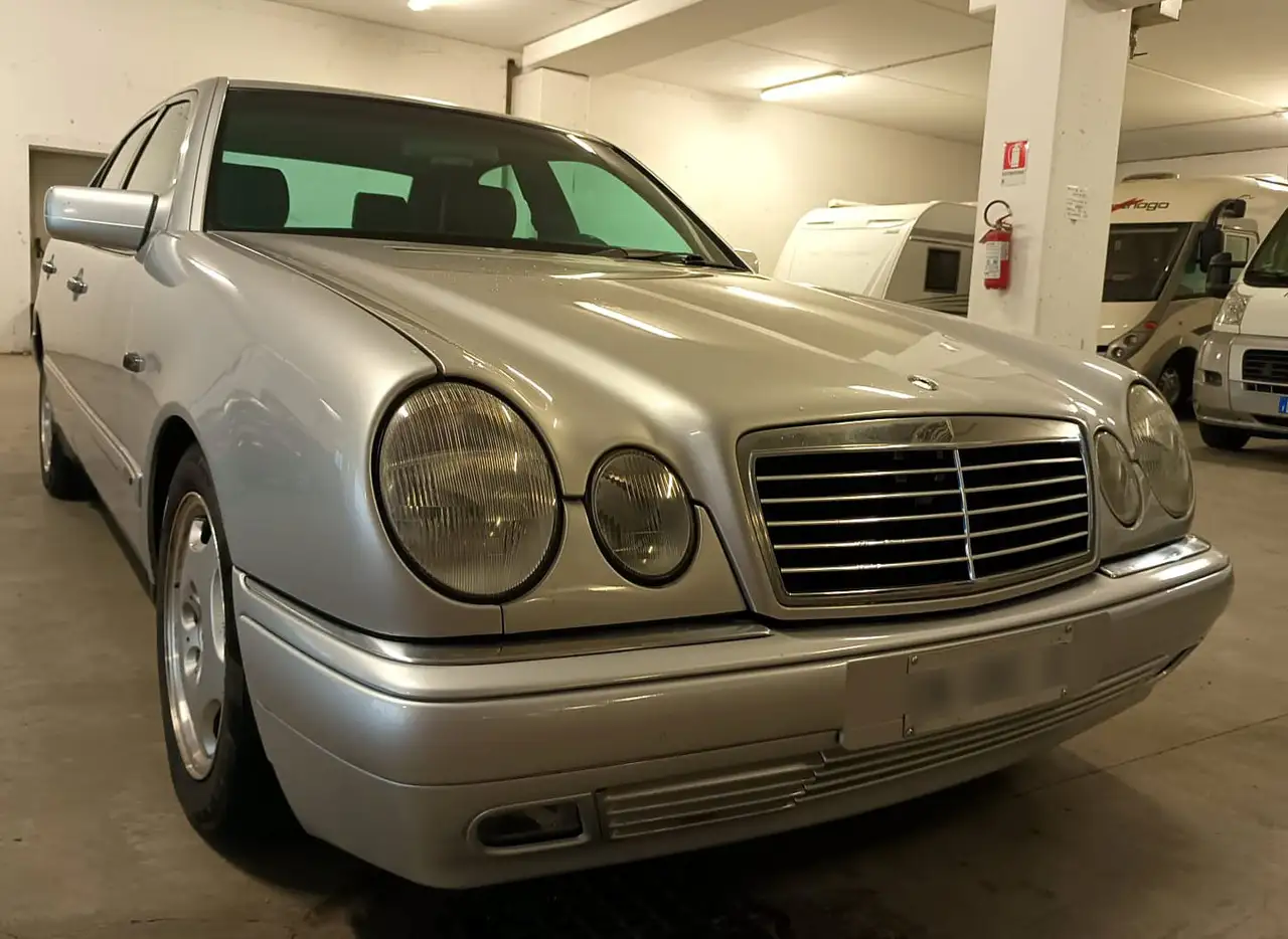 Mercedes-Benz E 200 Avantgarde 30 ANNI €25 bollo, 160€ assicurazione, foto 2