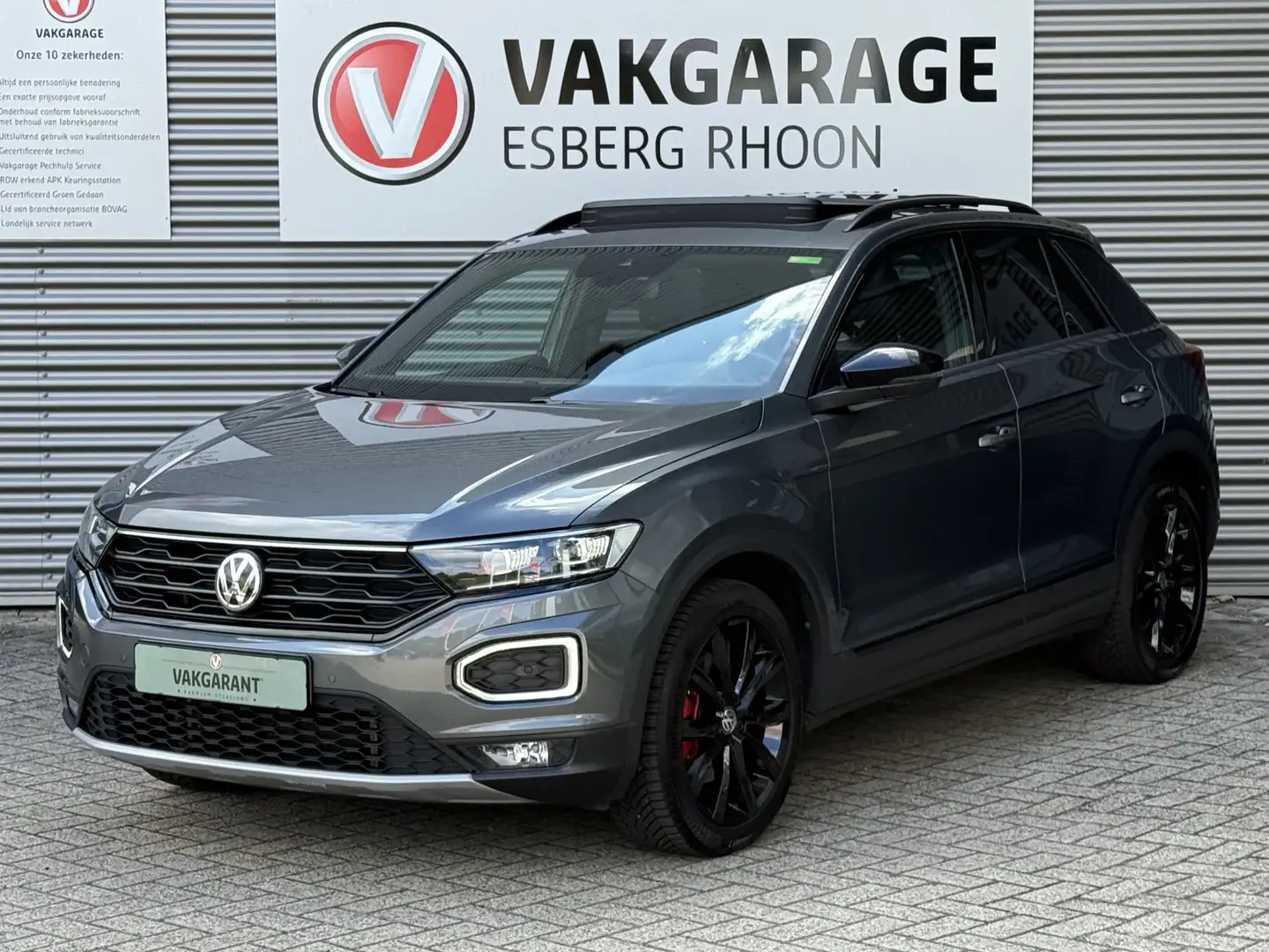 Volkswagen T-Roc 1.5 TSI Sport DSG,BLACK STYLE,PANO,NAV/CAM Grijs - 1