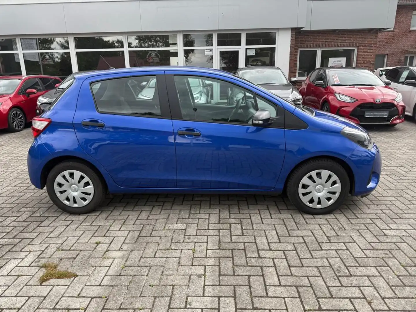 Toyota Yaris 1.0 VVT-i Bleu - 2