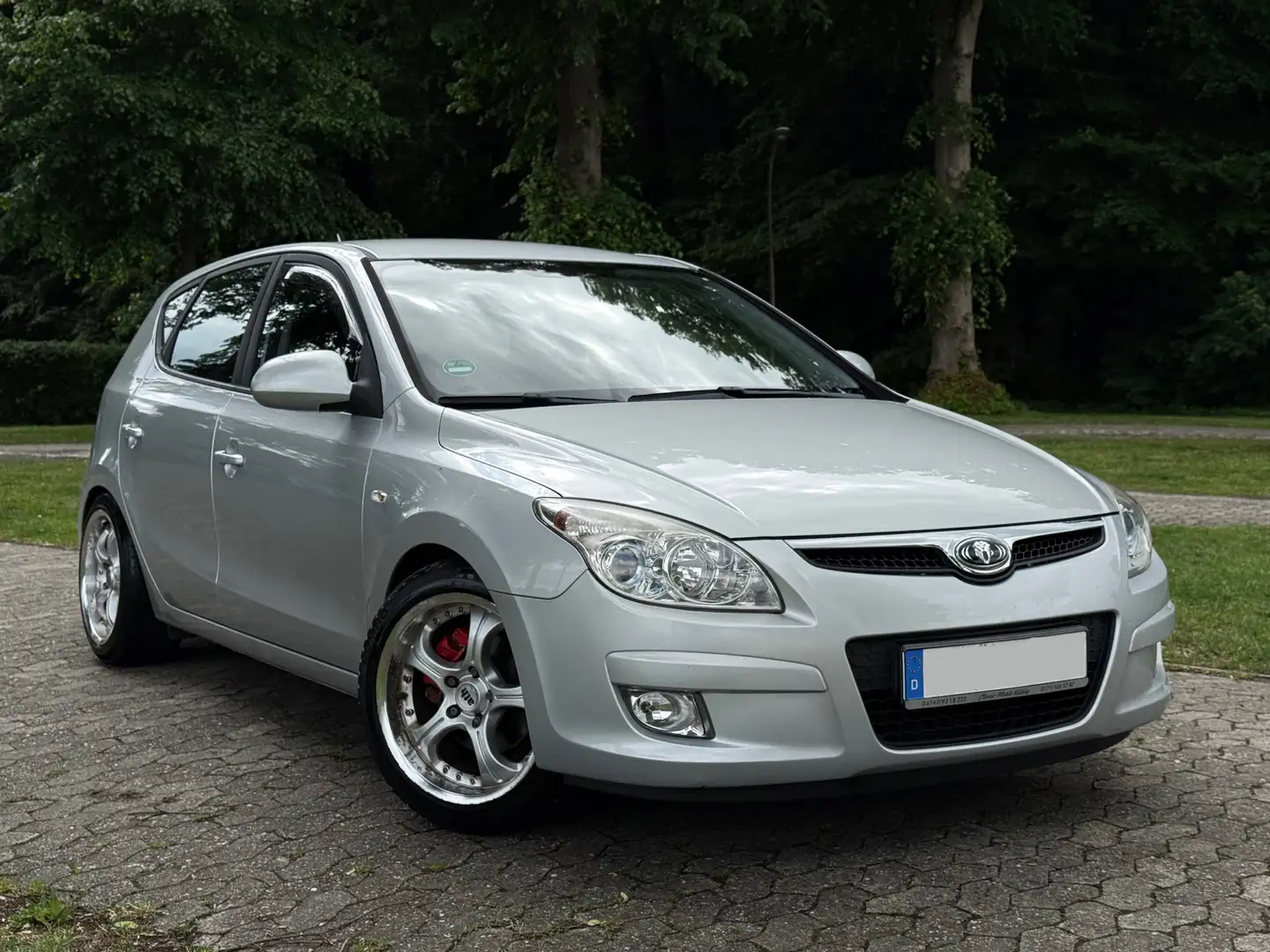 Hyundai i30 1.6 Sport mit TÜV Neu und nur 2 Vorbesitzer - 2