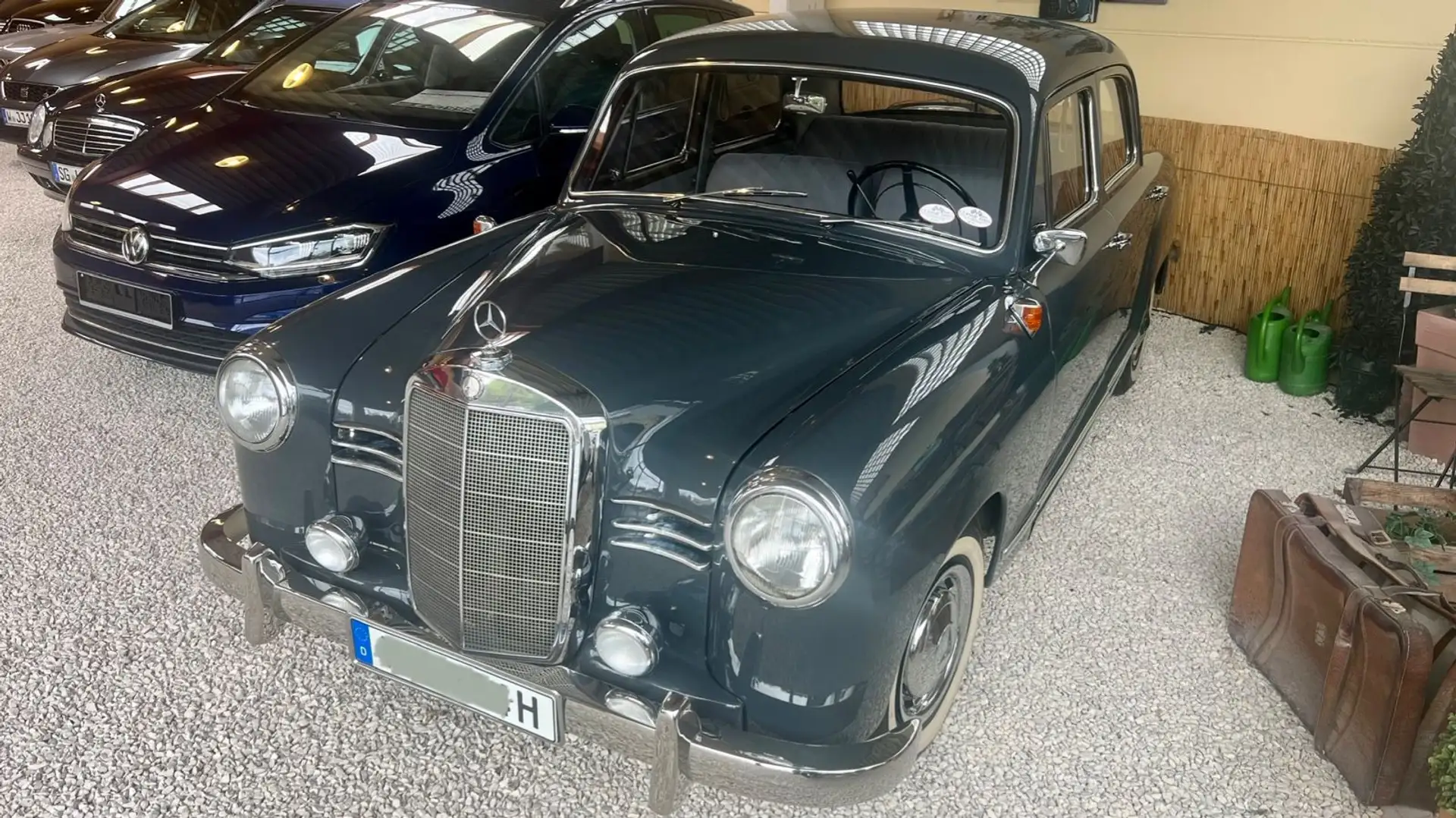 Mercedes-Benz Сірий - 1