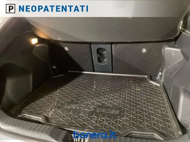 Toyota Yaris view 6