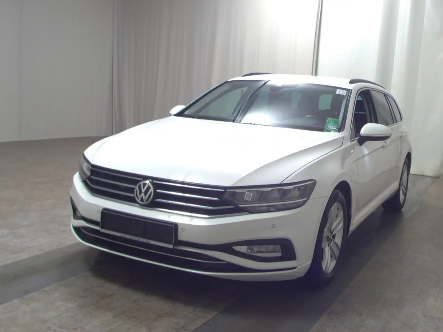 Volkswagen Passat Var. 1.5 TSI Business Navi LED Leder AHK Weiß - 2