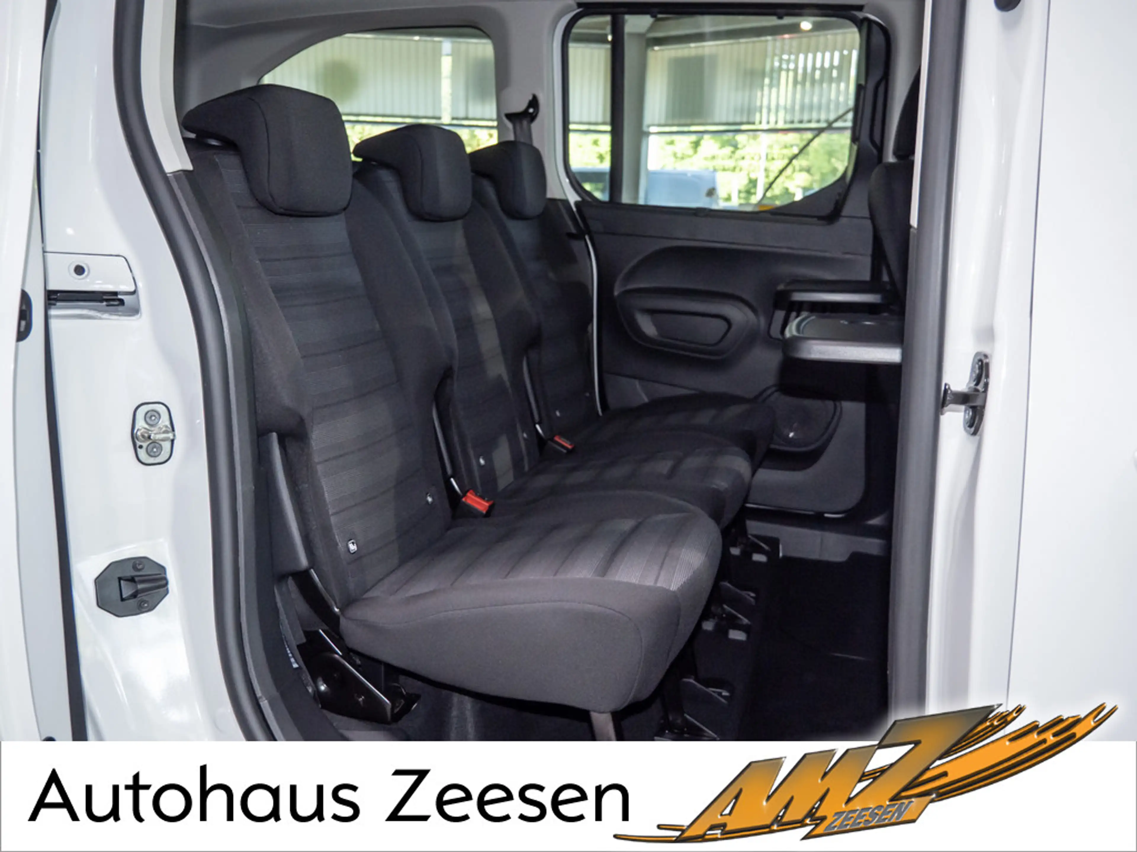 Opel Combo Life XL 1.5 D Ultimate NAVI KAMERA PDC — photo 4