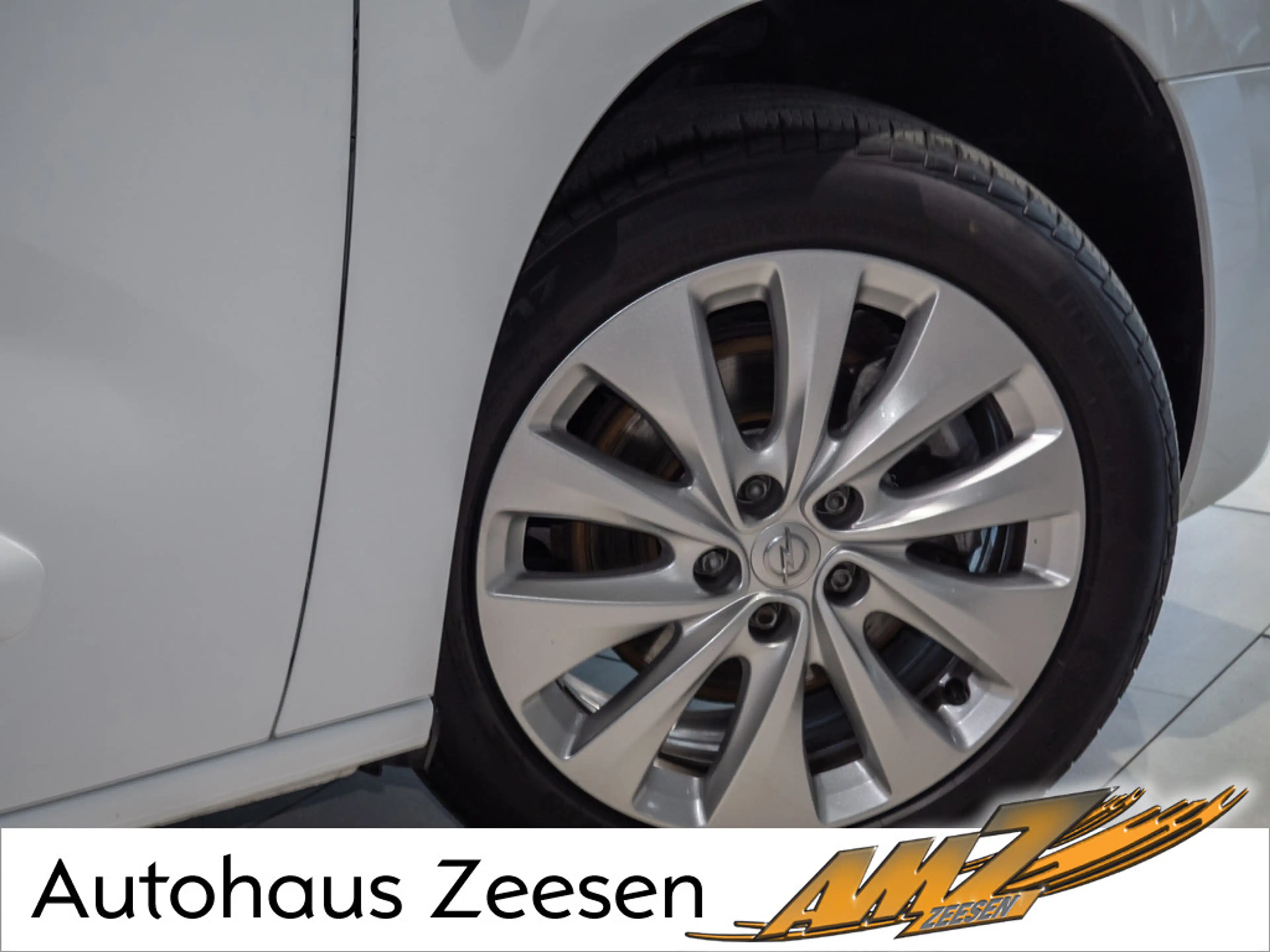 Opel Combo Life XL 1.5 D Ultimate NAVI KAMERA PDC — photo 5
