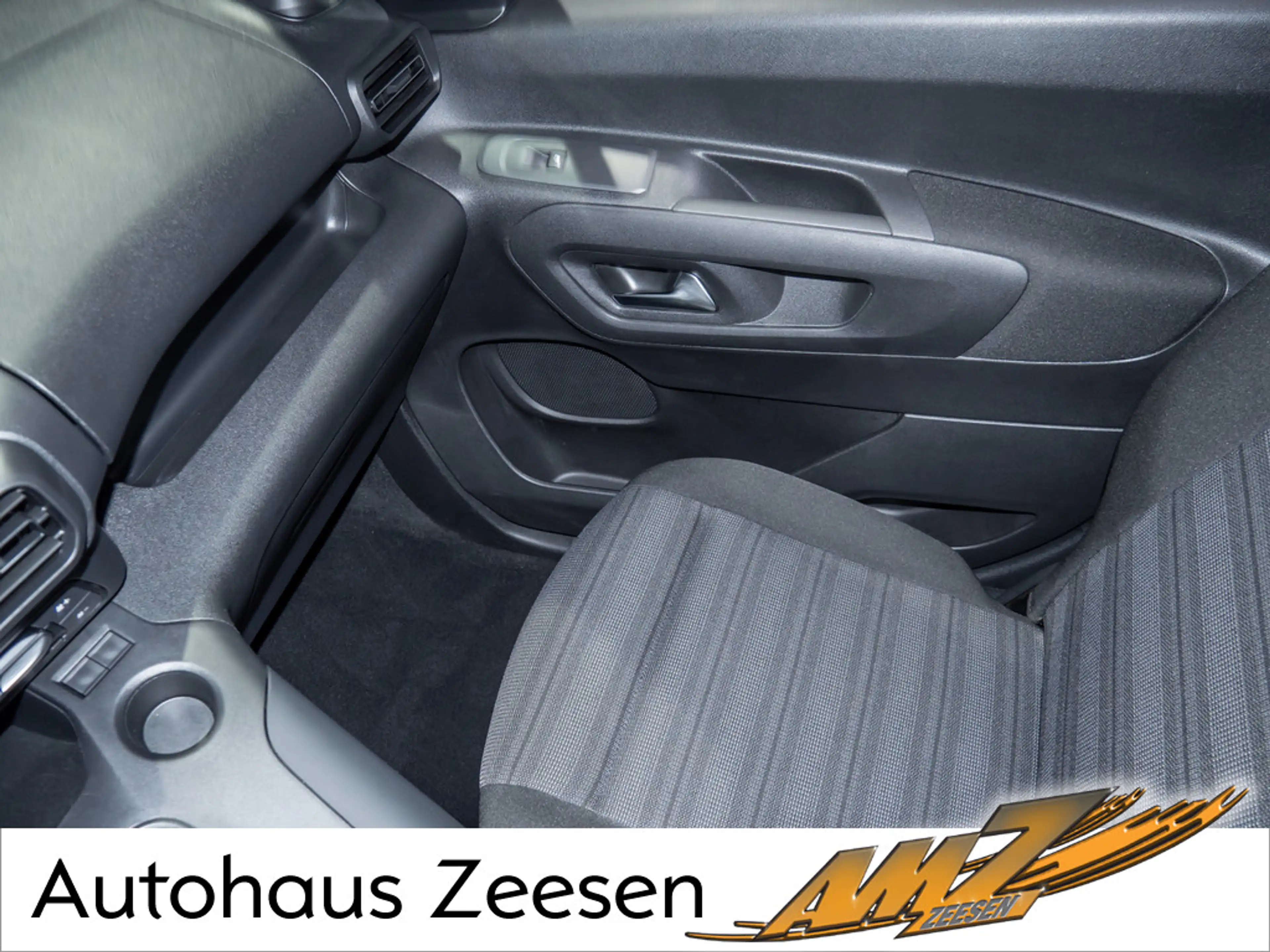 Opel Combo Life XL 1.5 D Ultimate NAVI KAMERA PDC — photo 13