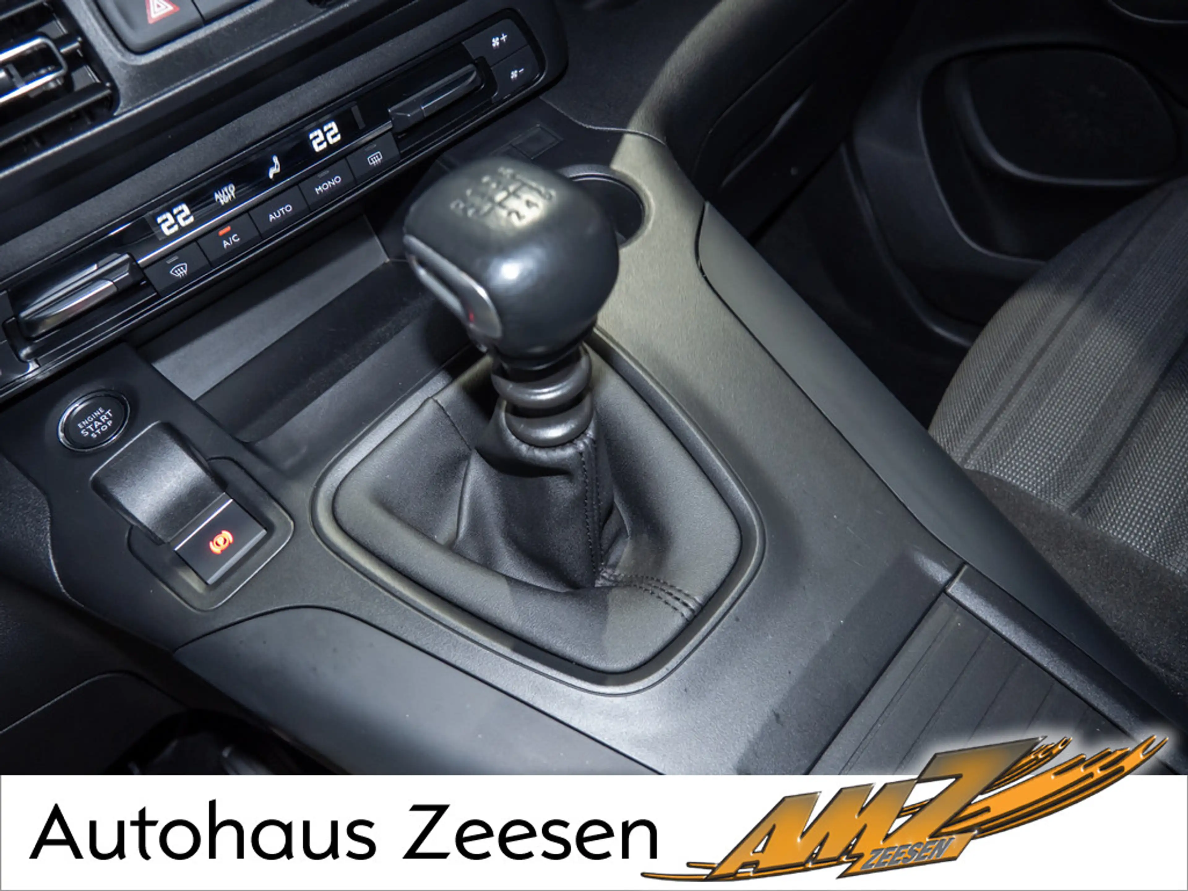 Opel Combo Life XL 1.5 D Ultimate NAVI KAMERA PDC — photo 12
