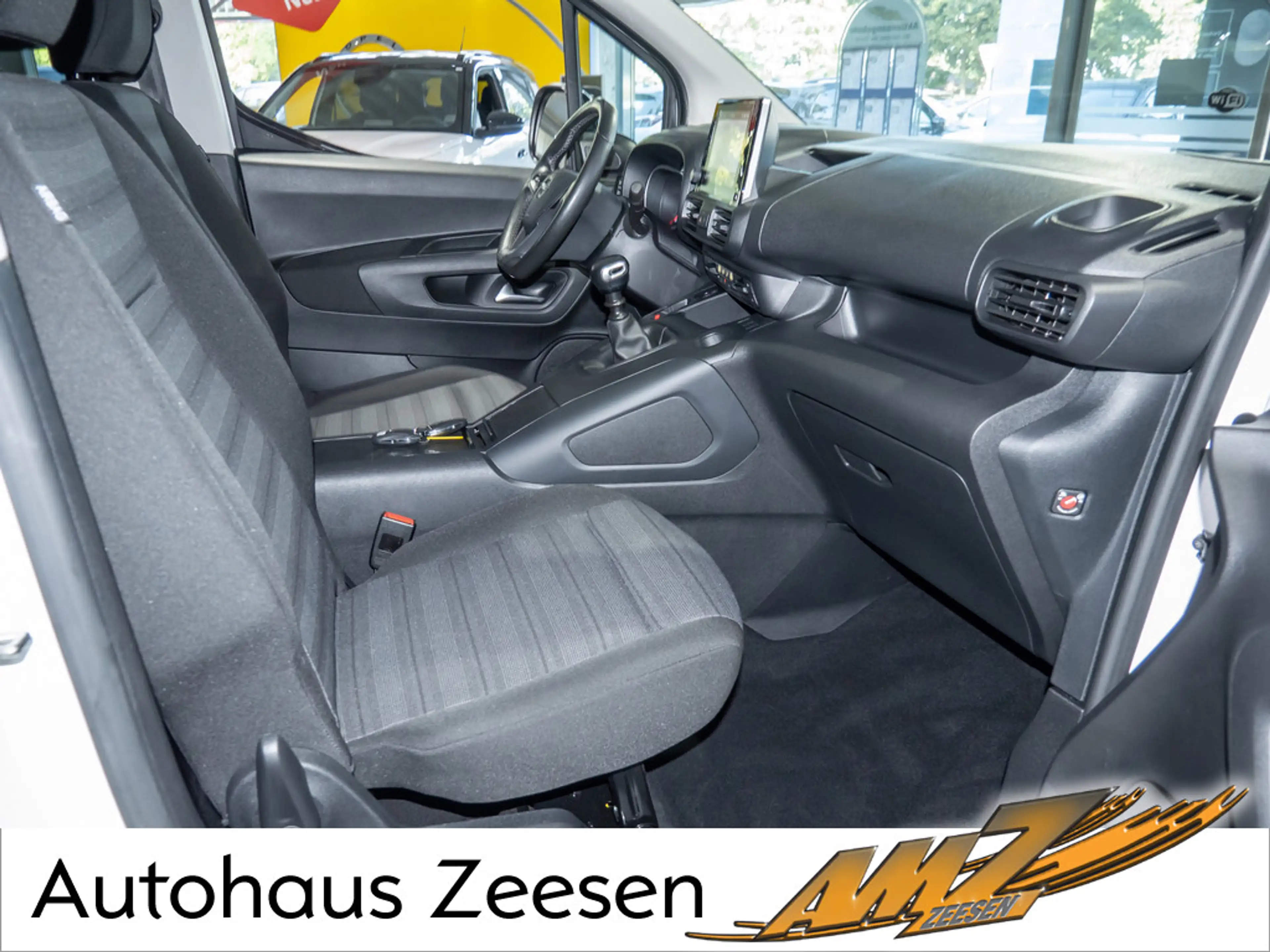 Opel Combo Life XL 1.5 D Ultimate NAVI KAMERA PDC — photo 2