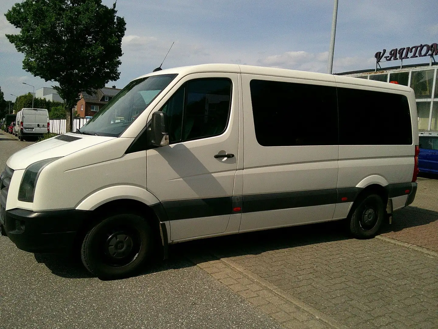 Volkswagen Crafter Kombi 30 L2H1 2.5 TDI White - 2
