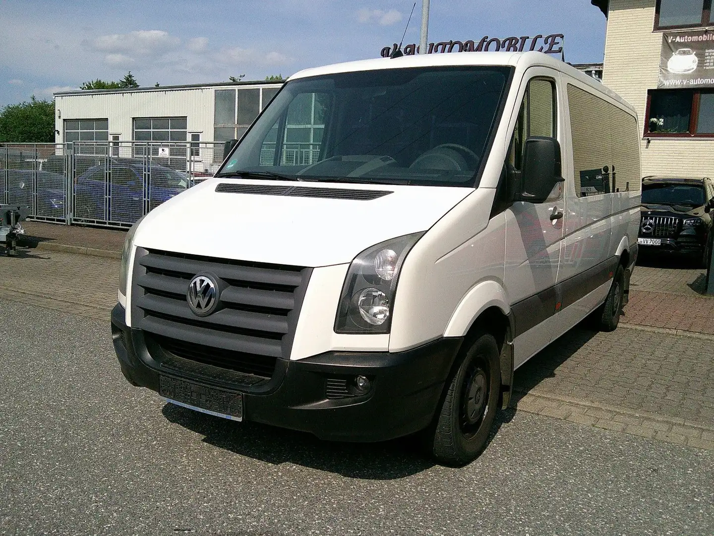 Volkswagen Crafter Kombi 30 L2H1 2.5 TDI White - 1