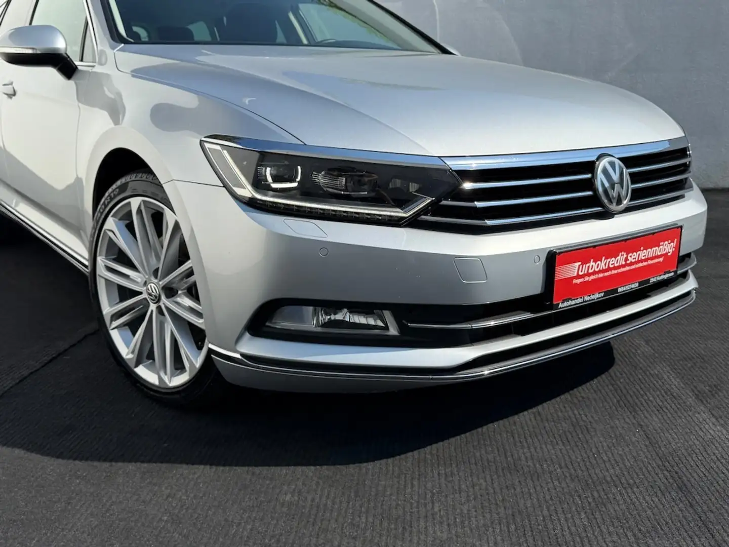Volkswagen Passat Variant 2.0TDI Highline Variant DSG Grau - 2