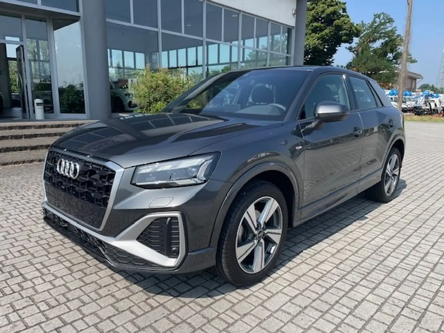 Audi Q2 35 TFSI S line S tronic S Line 18/PELLE/MATRIX Grijs - 2
