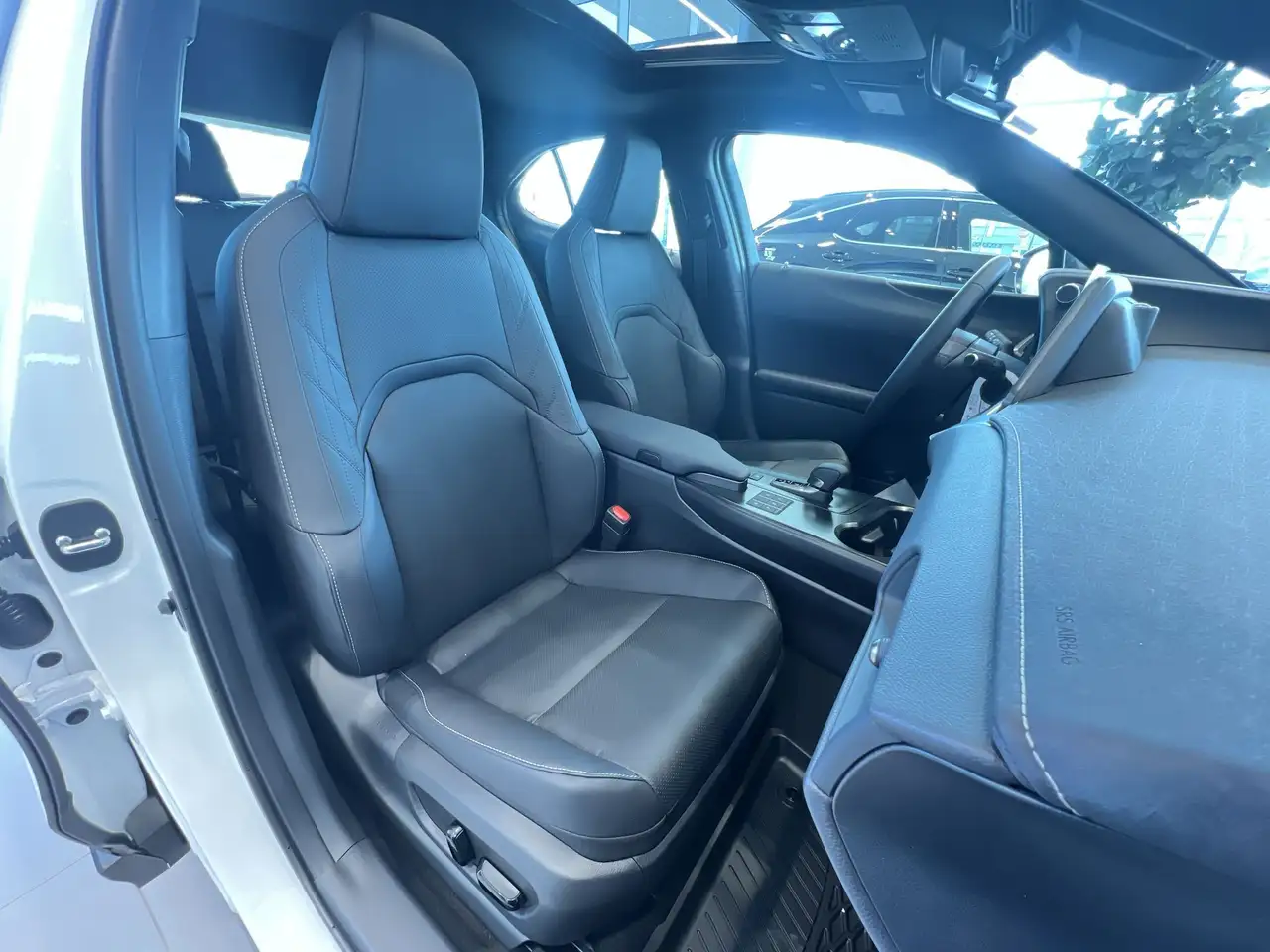 Lexus UX 300h снимка Lexus UX 300h