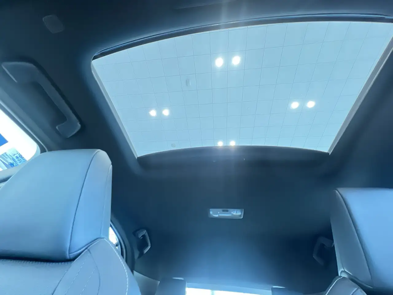 Lexus UX 300h снимка Lexus UX 300h