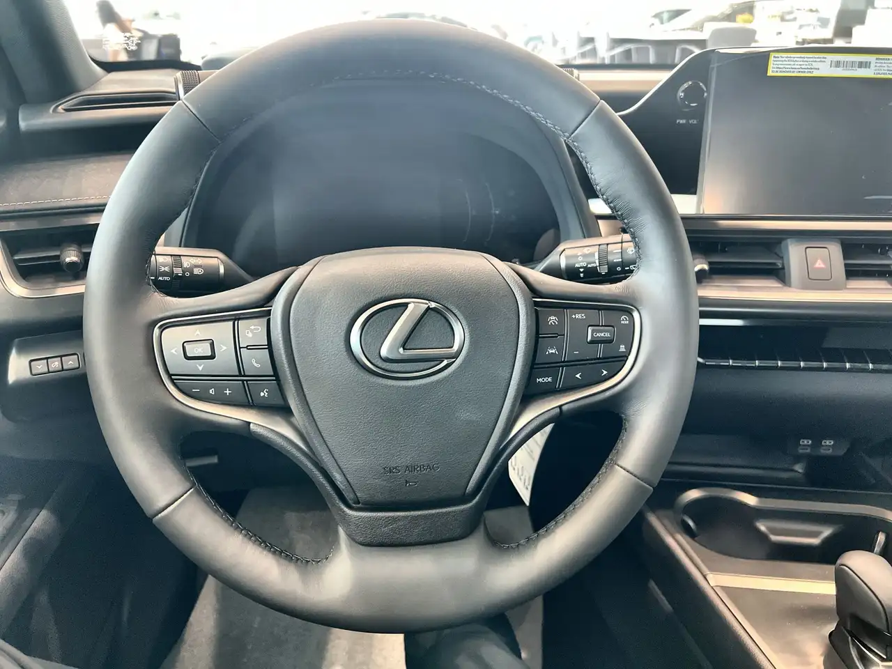 Lexus UX 300h снимка Lexus UX 300h