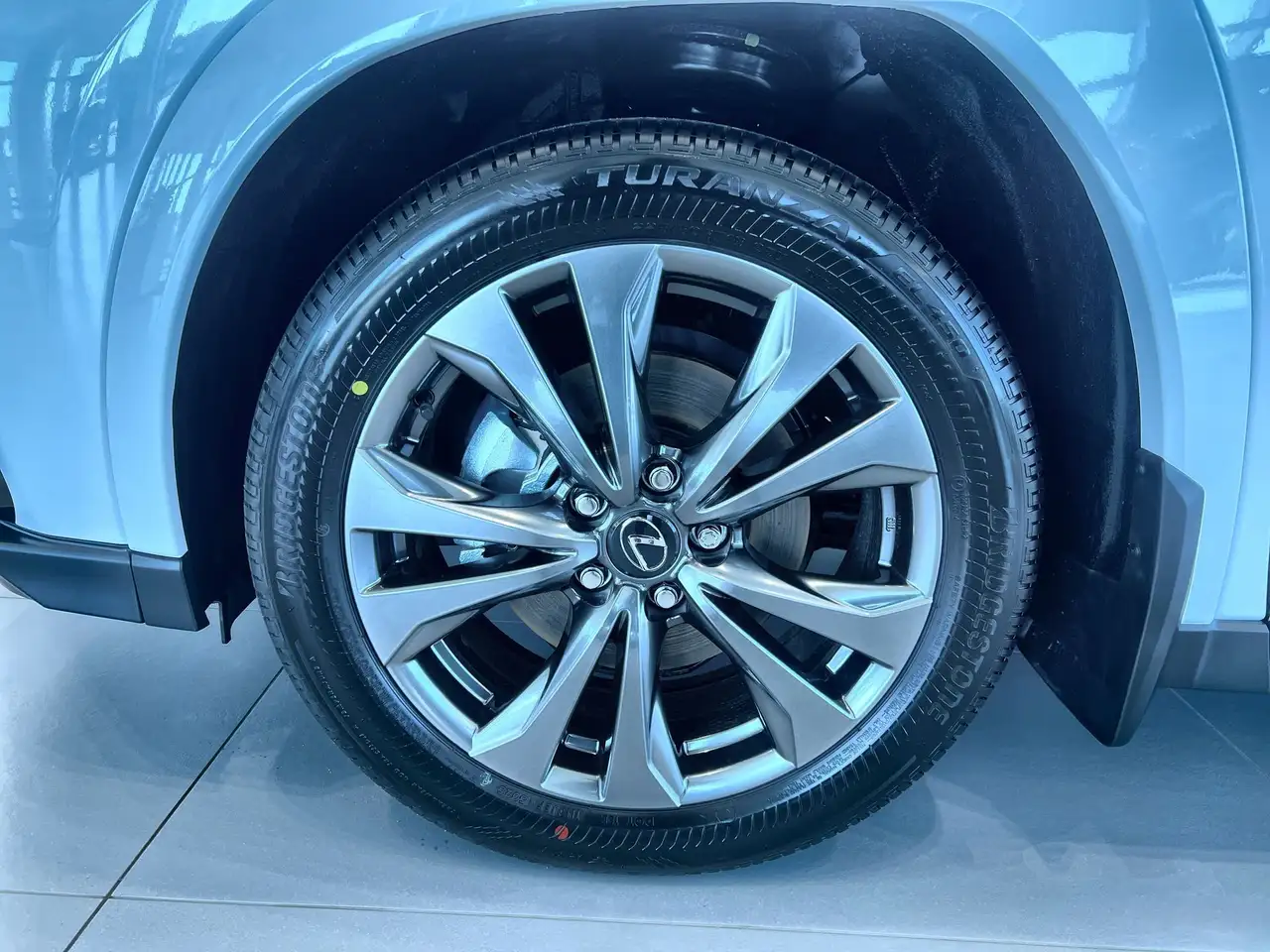 Lexus UX 300h снимка Lexus UX 300h