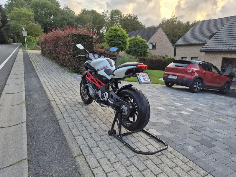 MV Agusta Brutale 1090 - foto 5