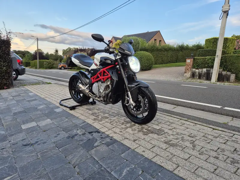 MV Agusta Brutale 1090 - foto 2