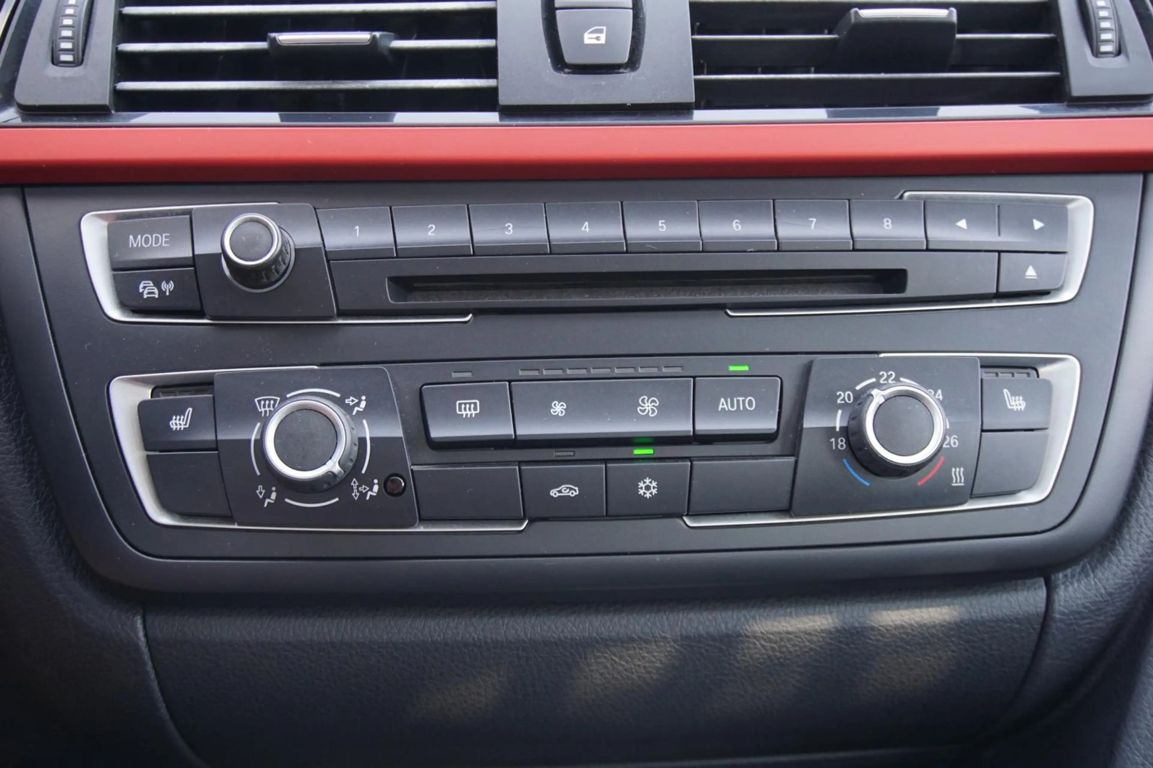 BMW 328 i Limousine Pano Xenon PDC SHZ Freisprech — photo 14