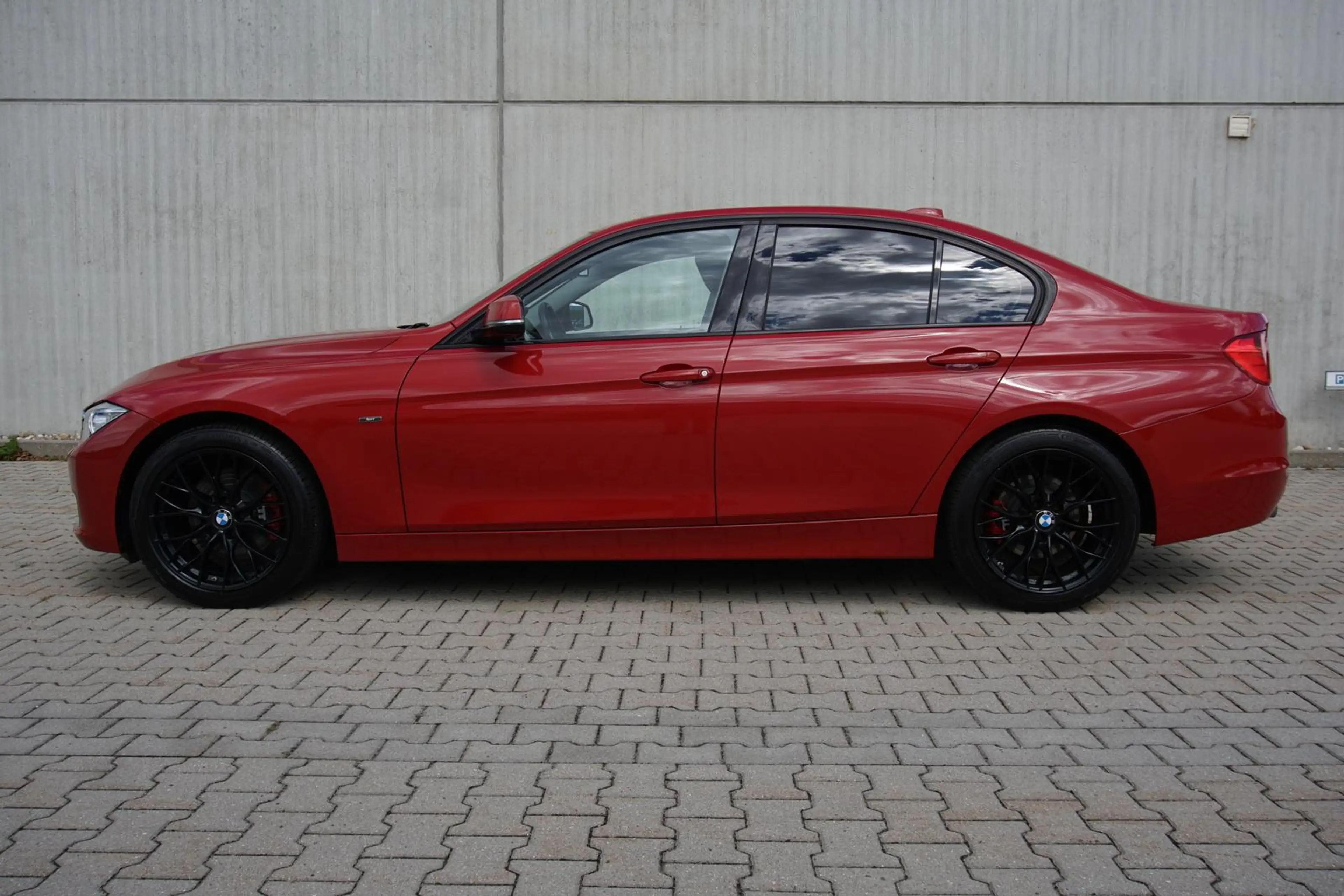 BMW 328 i Limousine Pano Xenon PDC SHZ Freisprech — photo 2