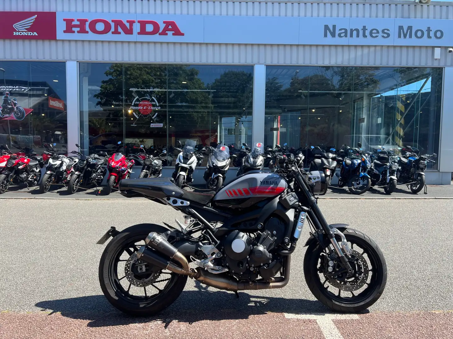 Yamaha XSR 900 Gris - 1