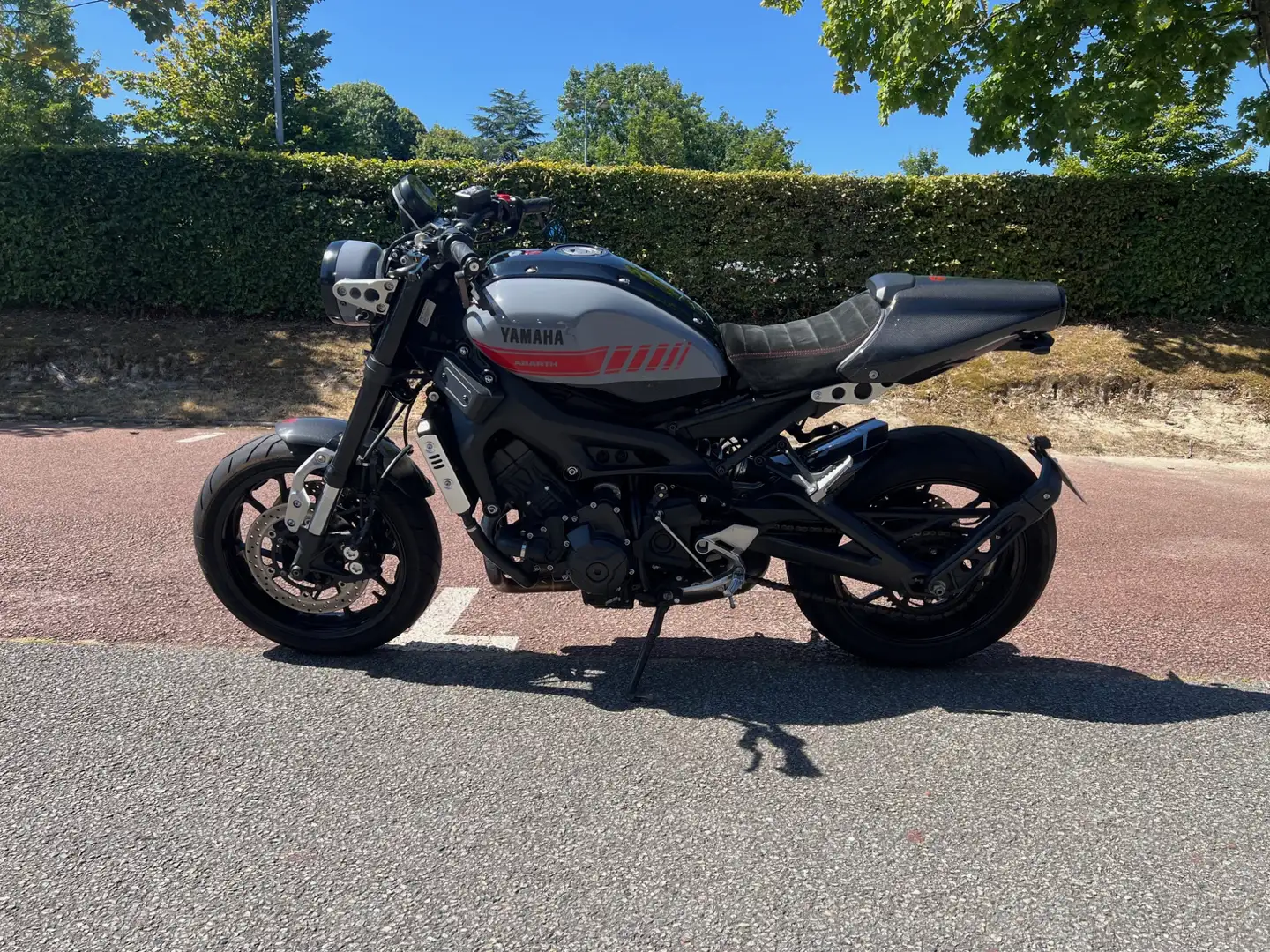 Yamaha XSR 900 Gris - 2