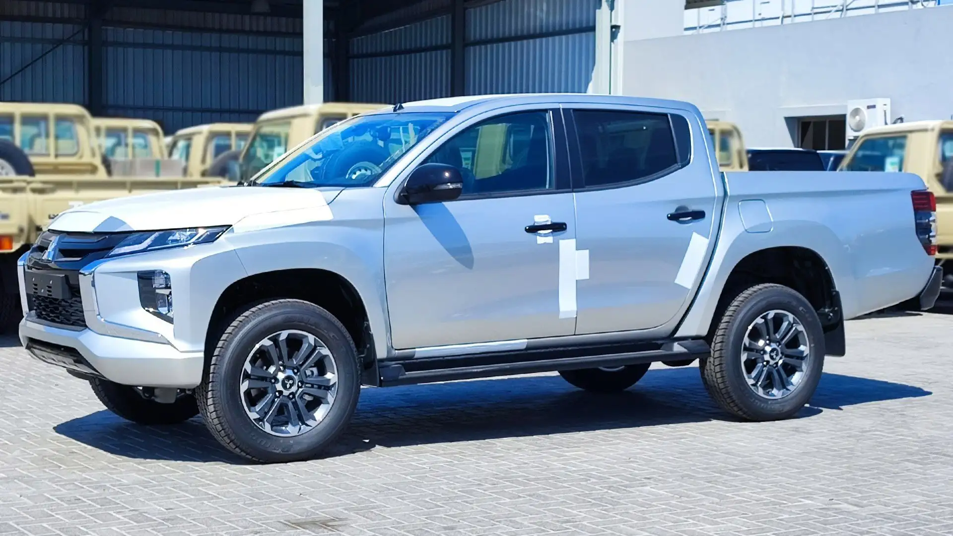 Mitsubishi L200 Sportero 2.4L  AT  2023 *FOR EXPORT OUT OF EU* Gris - 1