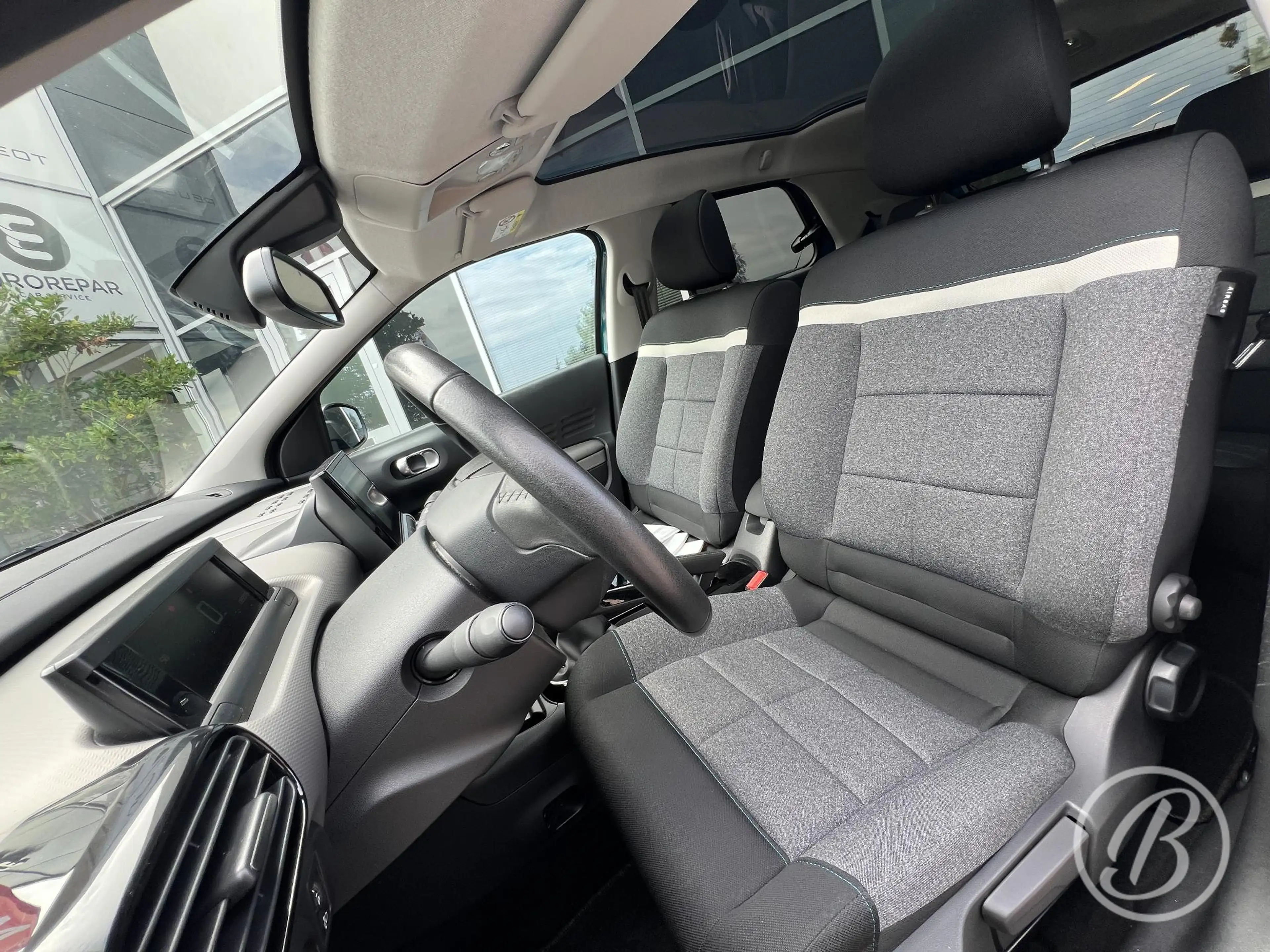 Citroen C4 Cactus 1.2 Turbo 130 S&S Shine — photo 12