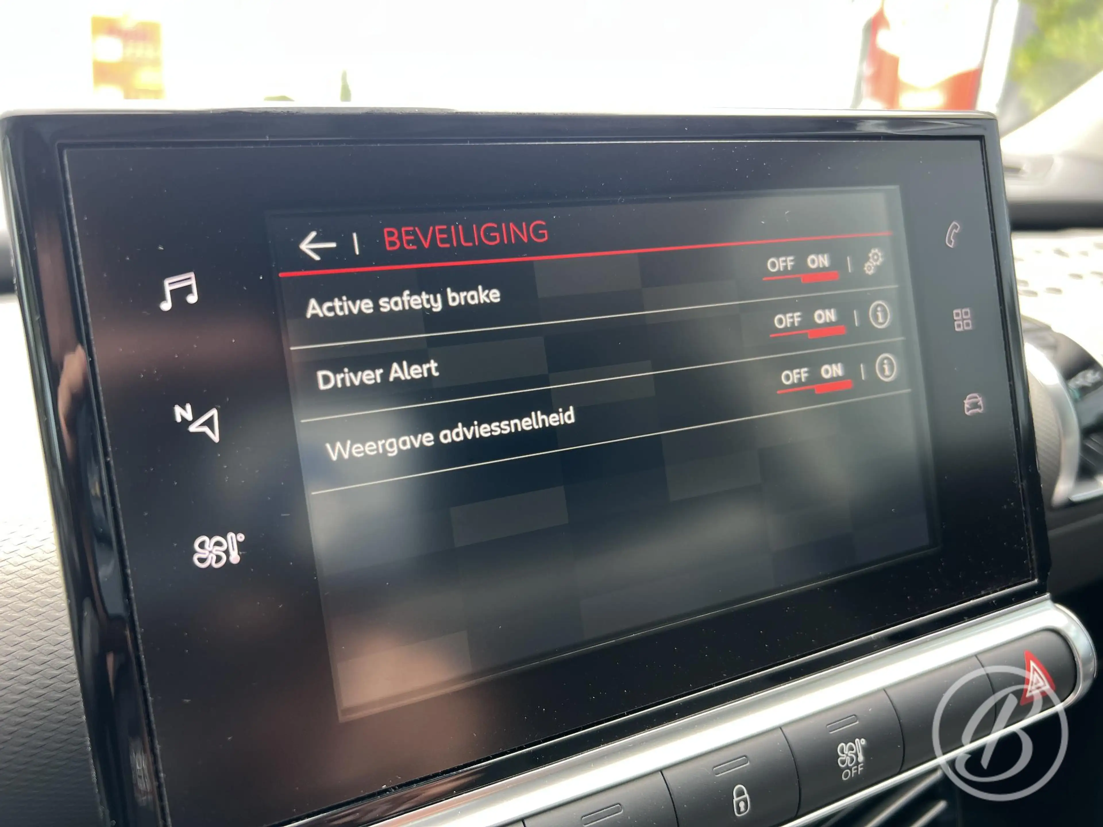 Citroen C4 Cactus 1.2 Turbo 130 S&S Shine — photo 40