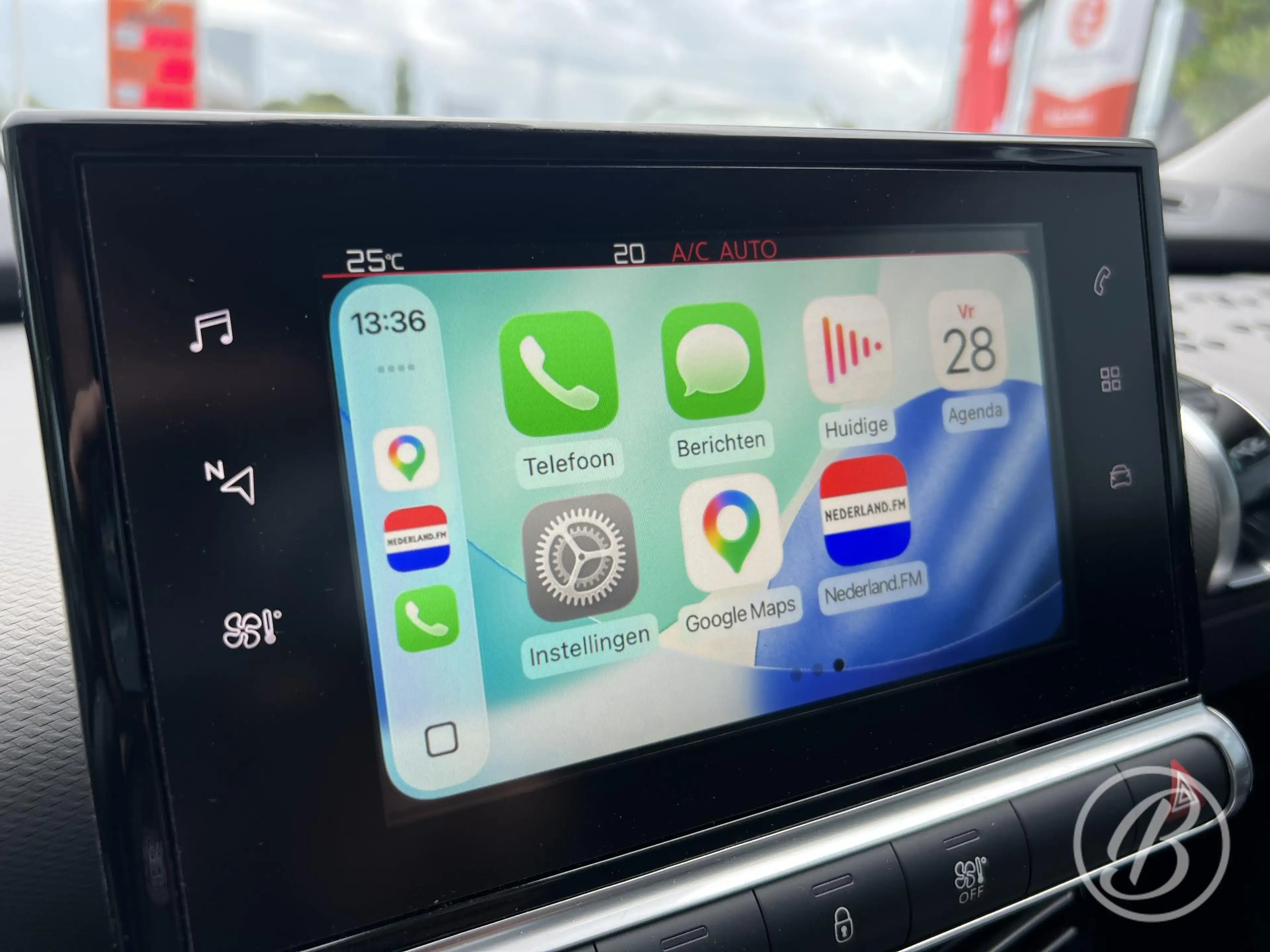 Citroen C4 Cactus 1.2 Turbo 130 S&S Shine — photo 32