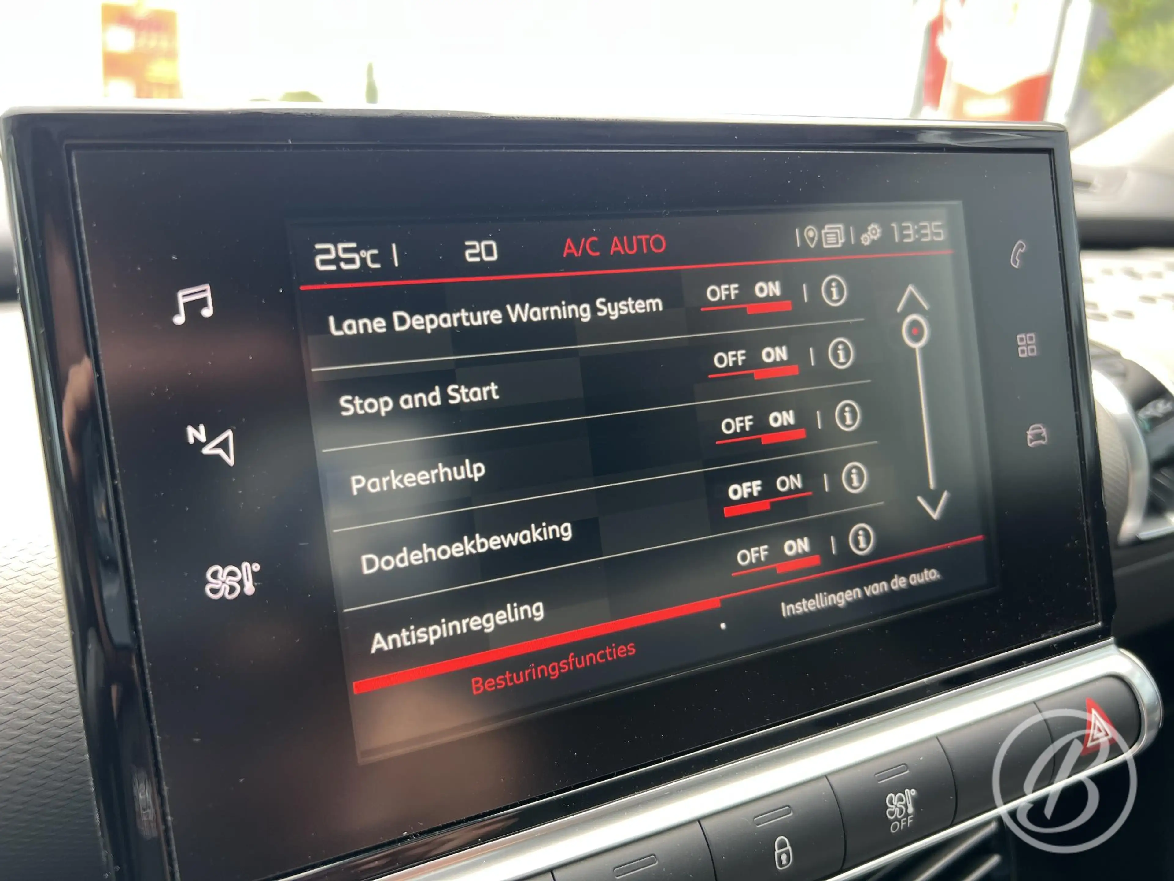 Citroen C4 Cactus 1.2 Turbo 130 S&S Shine — photo 44