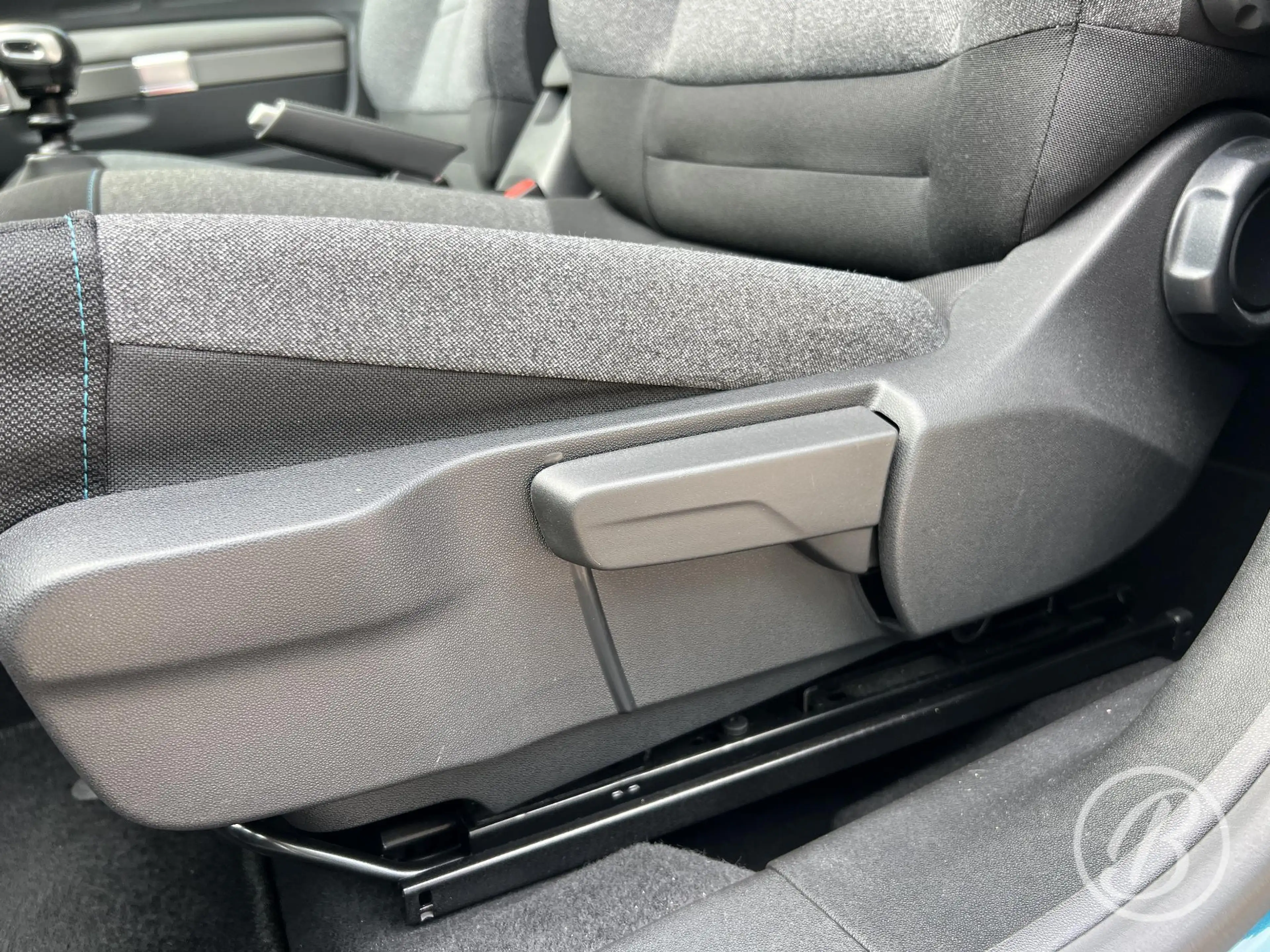 Citroen C4 Cactus 1.2 Turbo 130 S&S Shine — photo 14