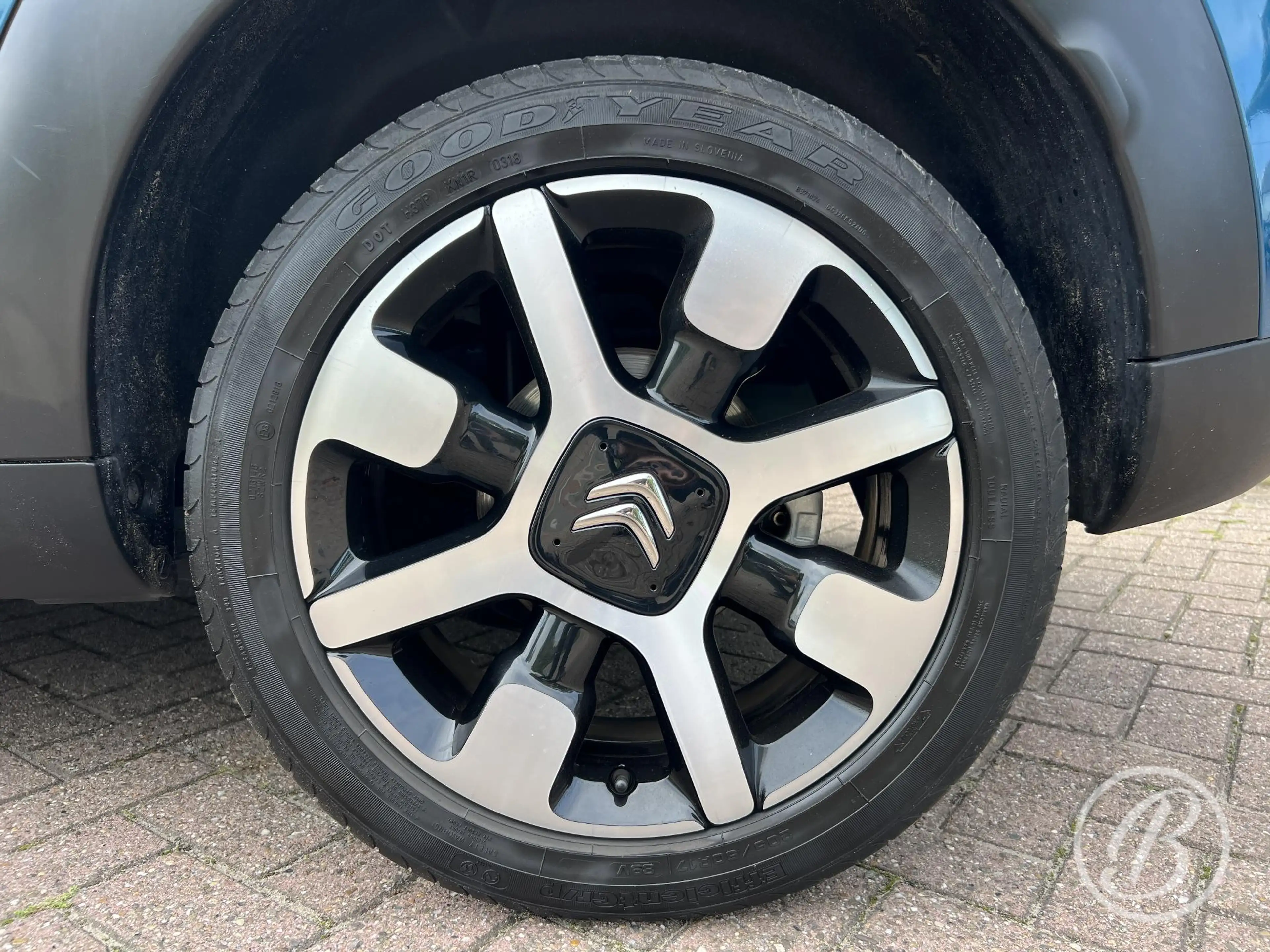 Citroen C4 Cactus 1.2 Turbo 130 S&S Shine — photo 20
