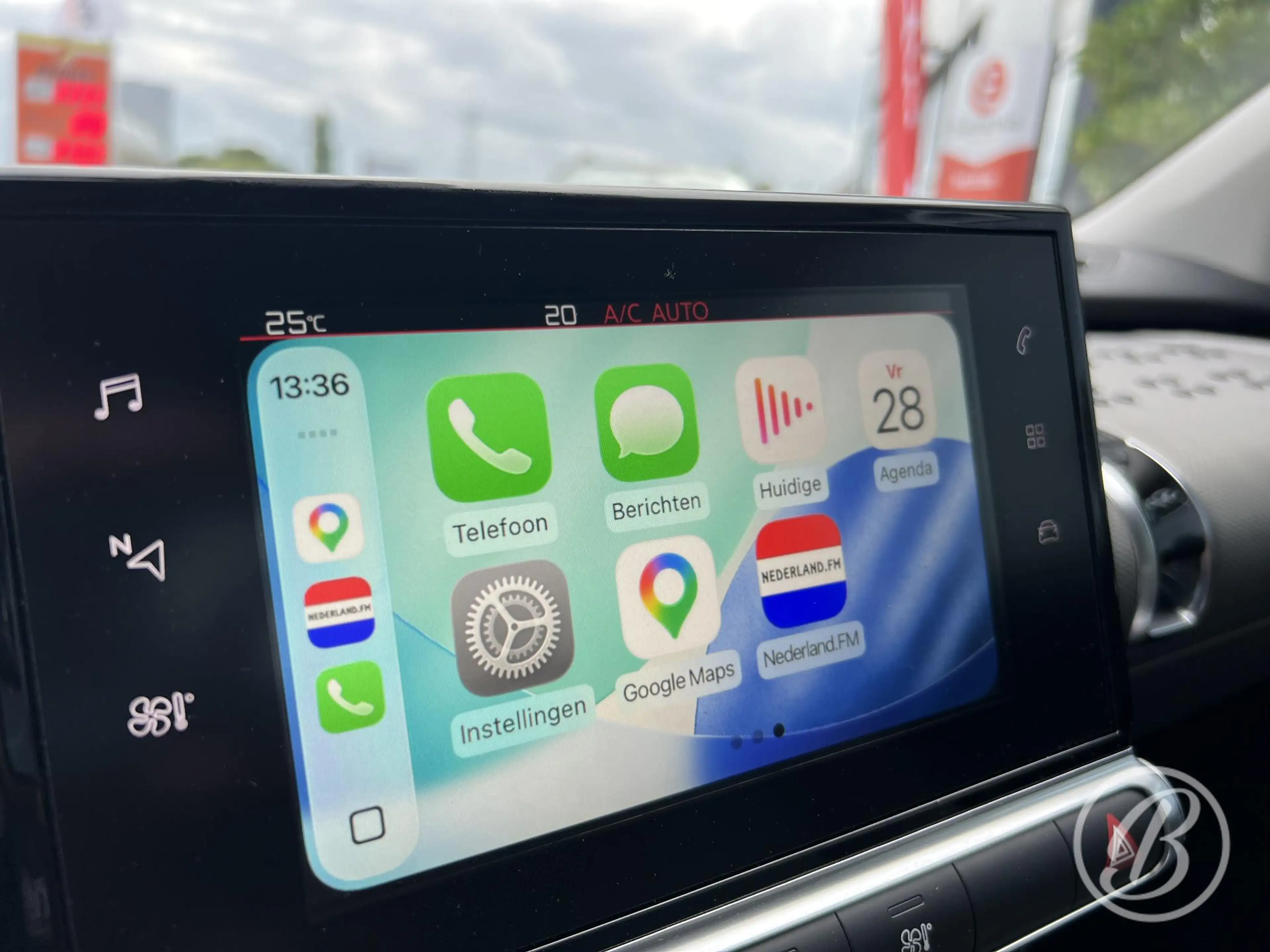 Citroen C4 Cactus 1.2 Turbo 130 S&S Shine — photo 21